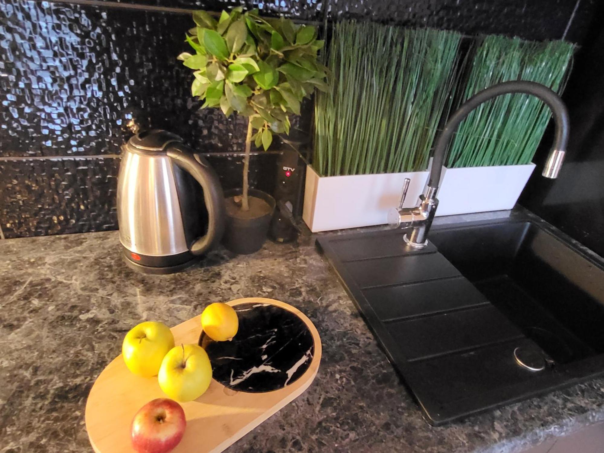 Albatros Black Apartment