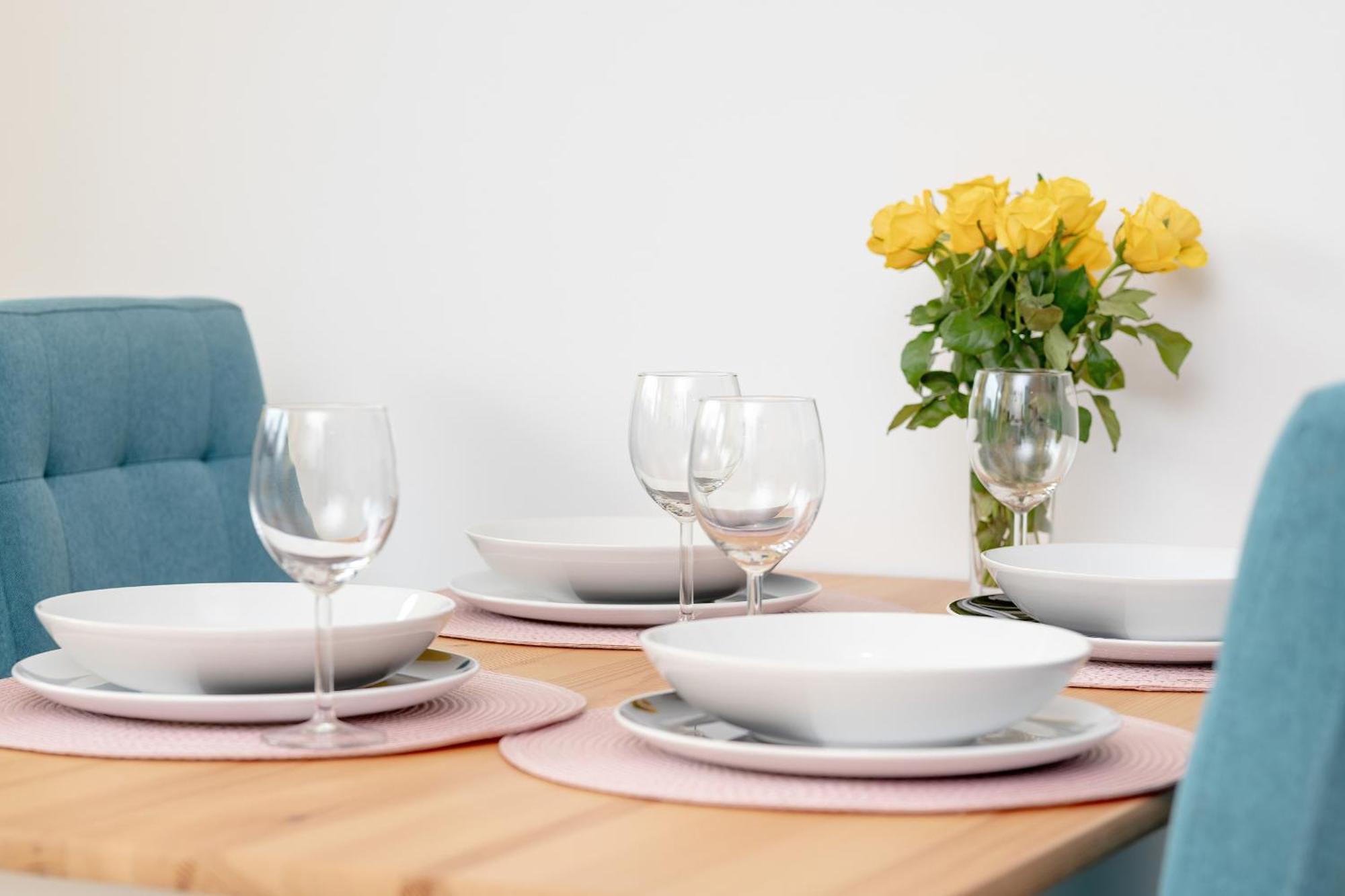 Pastel & Cozy With A Spacious Terrace In By Renters * Gdansk