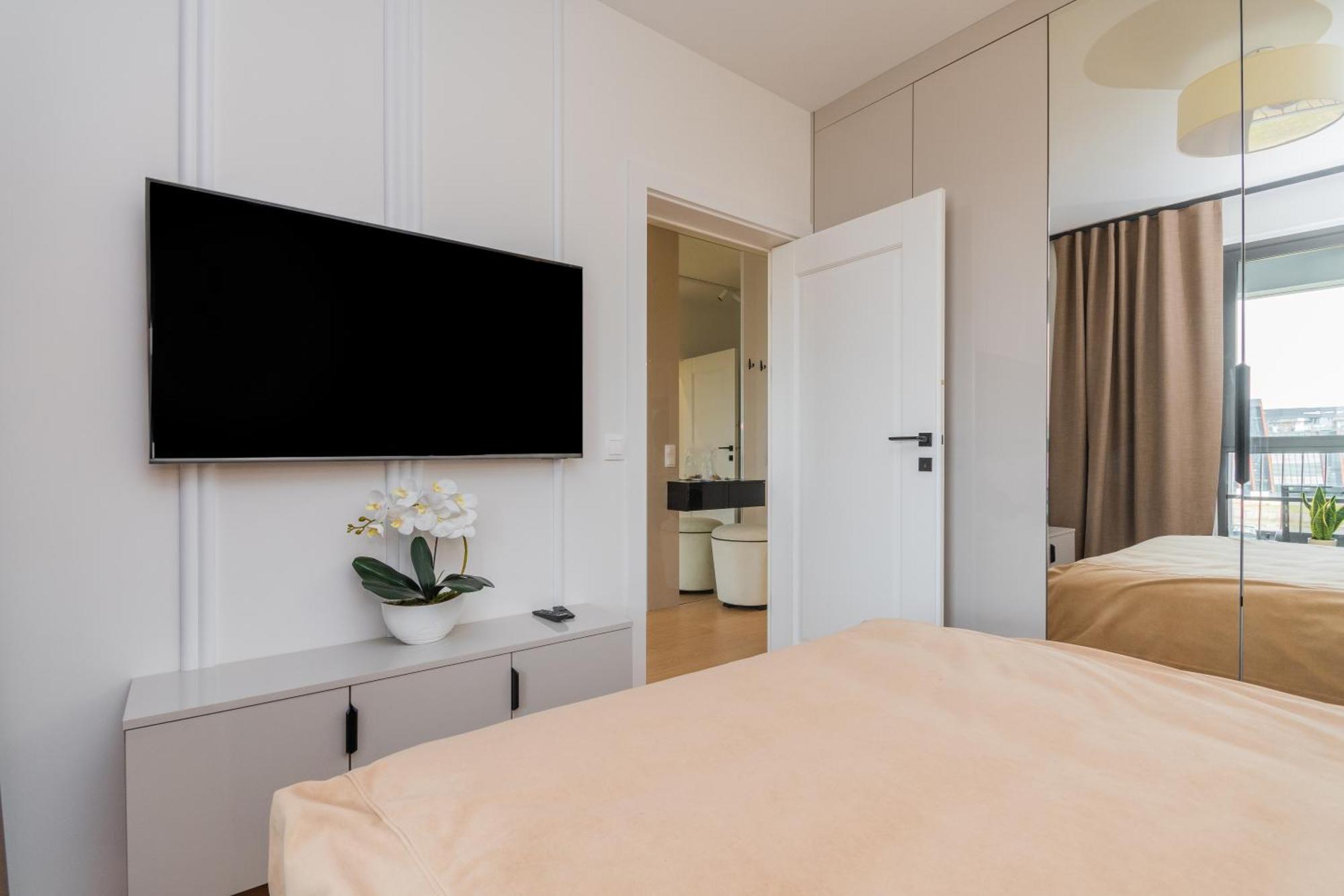 Grand - Doki Living & Foodhall Apartament *