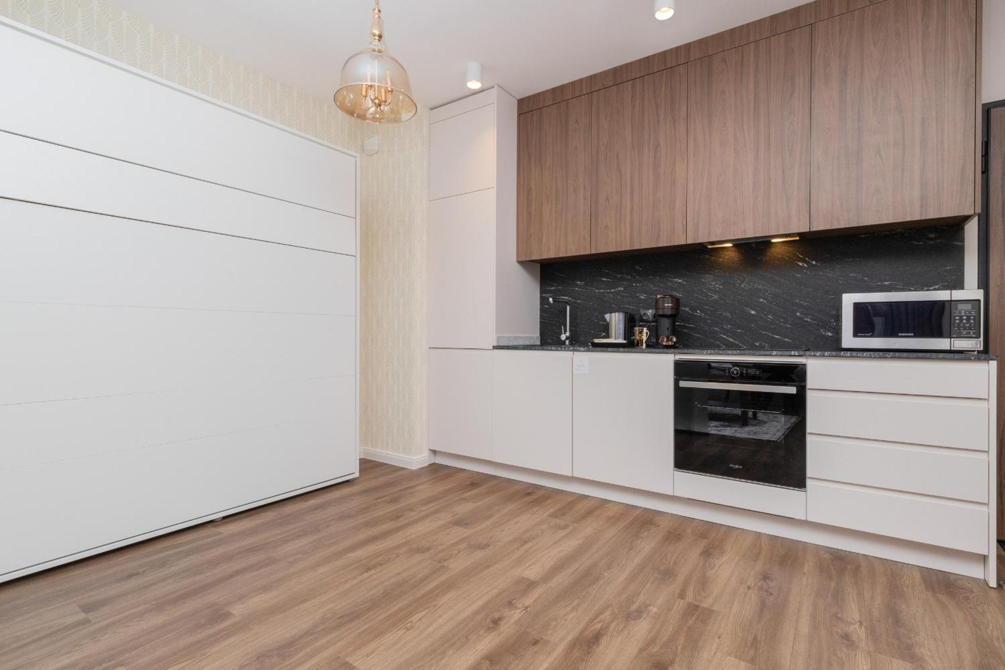 Elegant With Balcony And Air Conditioning In By Renters Apartament