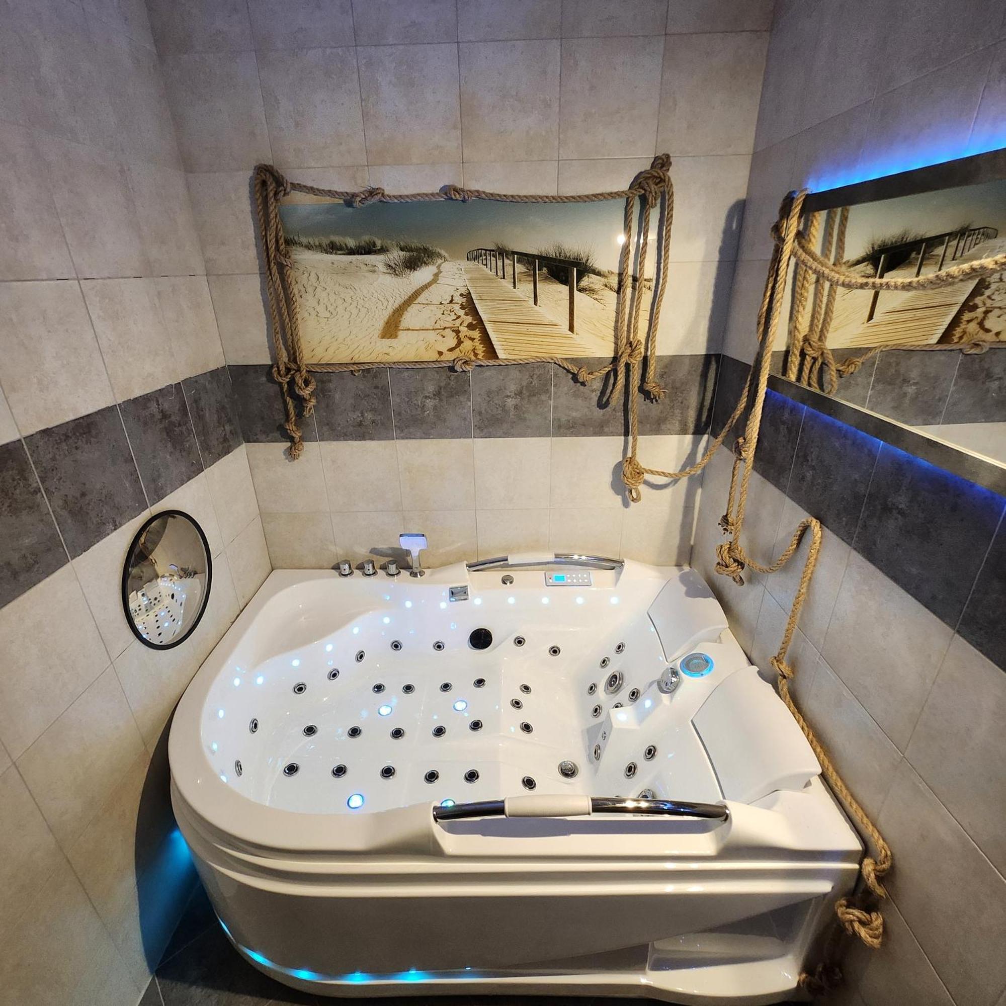 By The Sea - Prestige With A Luxurious Jacuzzi, Sauna And An Exclusive Massage Chair Available In One Of The Apartments!