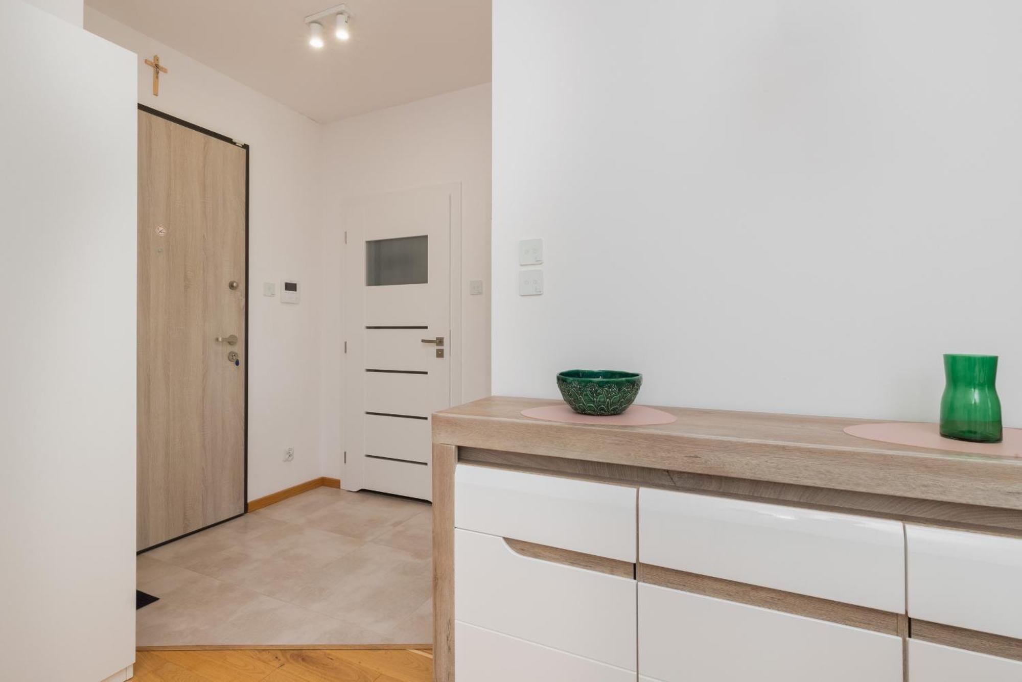 Nowa Letnica Z Parkingiem I Balkonem Przy Stadionie Polsat Arena By Renters Apartamento