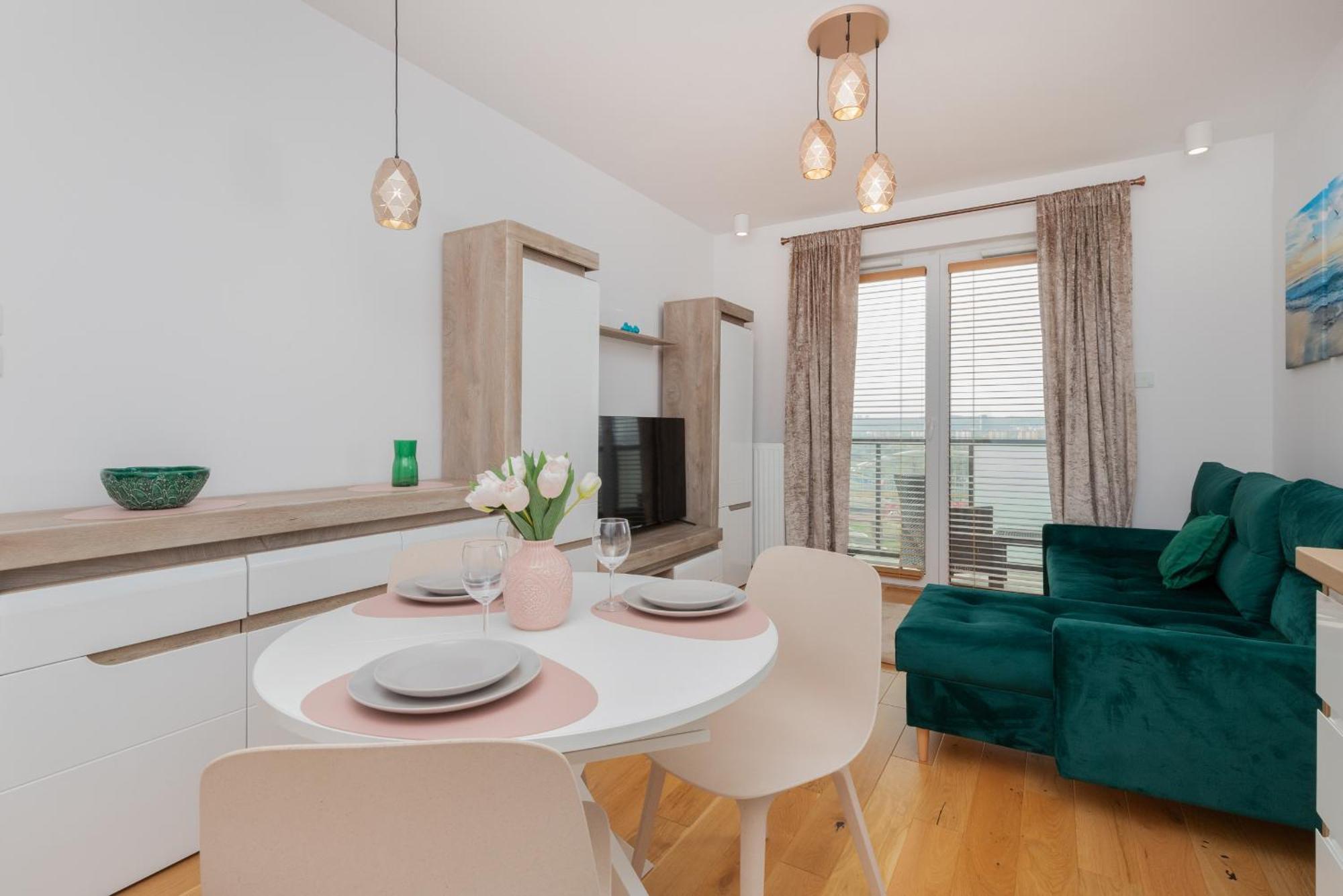 Nowa Letnica Z Parkingiem I Balkonem Przy Stadionie Polsat Arena By Renters *