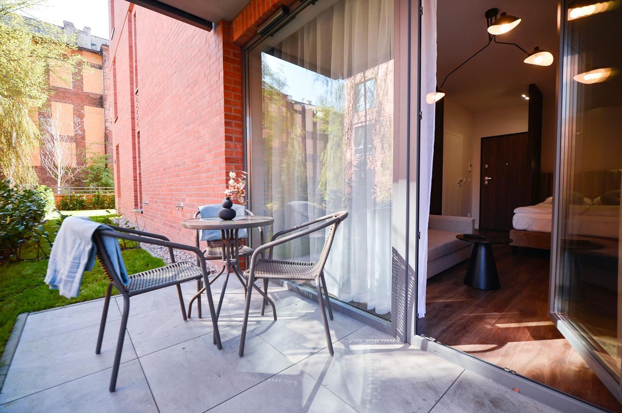 Lägenhet Citystay Scala Srodmiescie Z Uroczym Ogrodkiem *