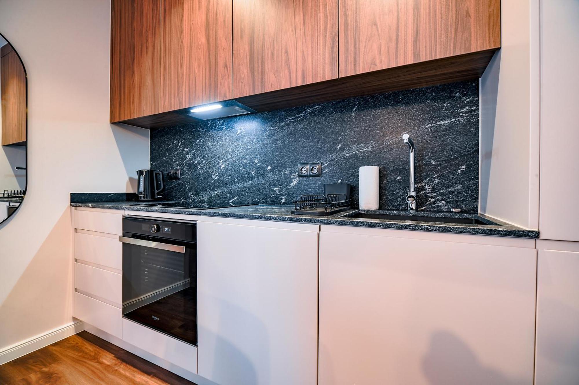 Lägenhet Citystay Scala Srodmiescie Z Uroczym Ogrodkiem