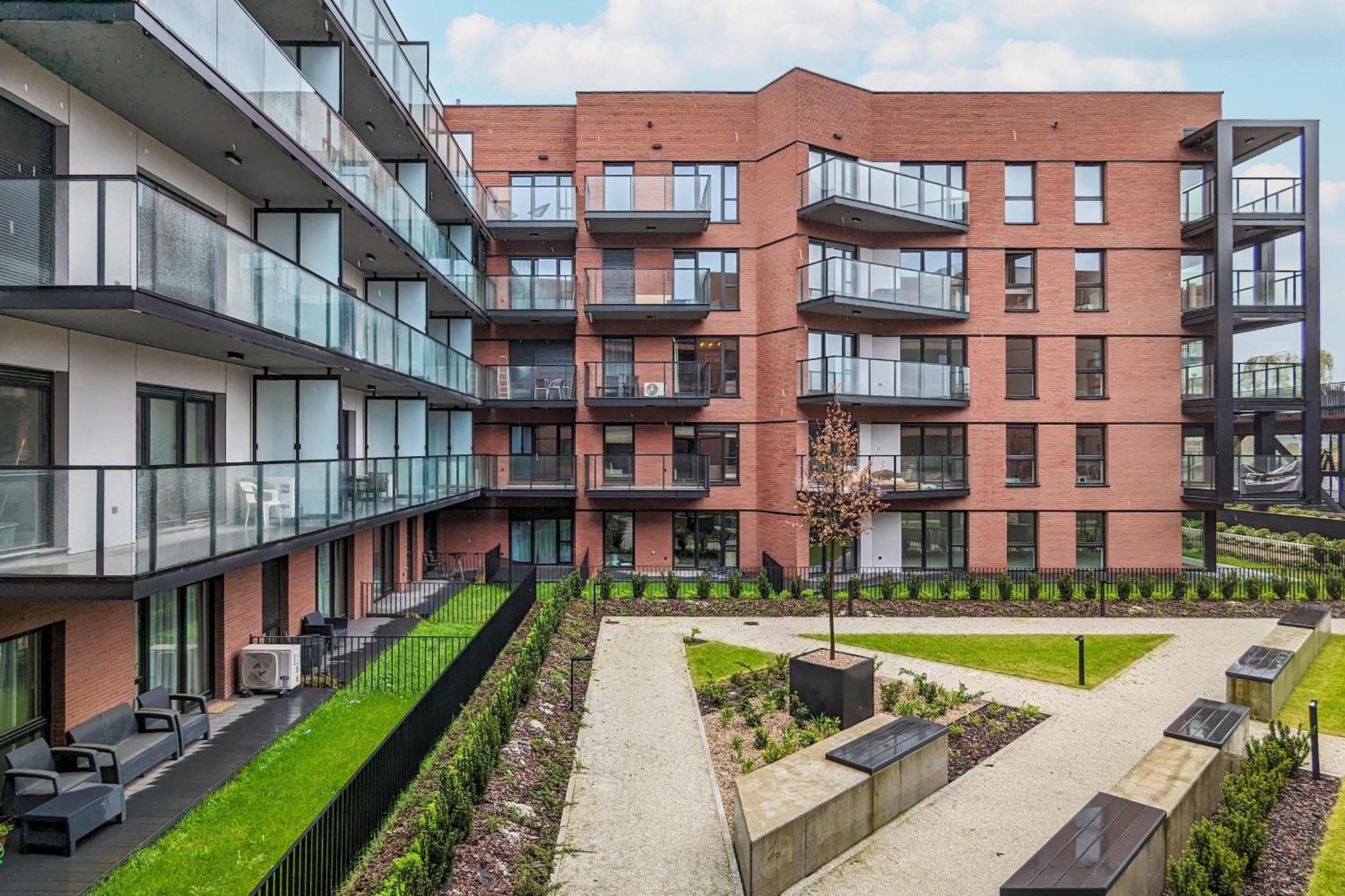 Elegant In With Sauna, Gym And Parking By Renters