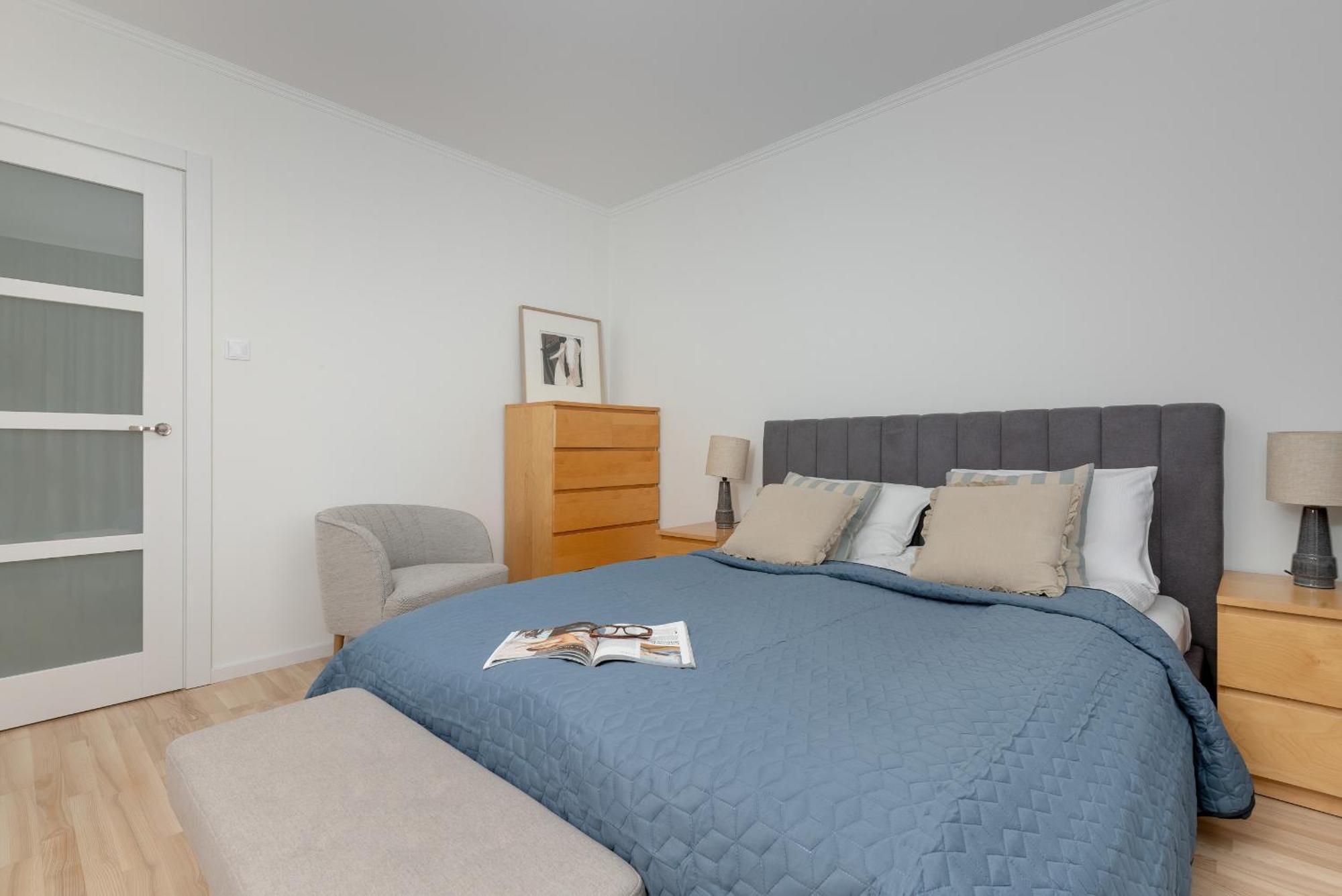 Two Bedroom In With Desk For Remote Work And Bathtub By Renters * Gdańsk