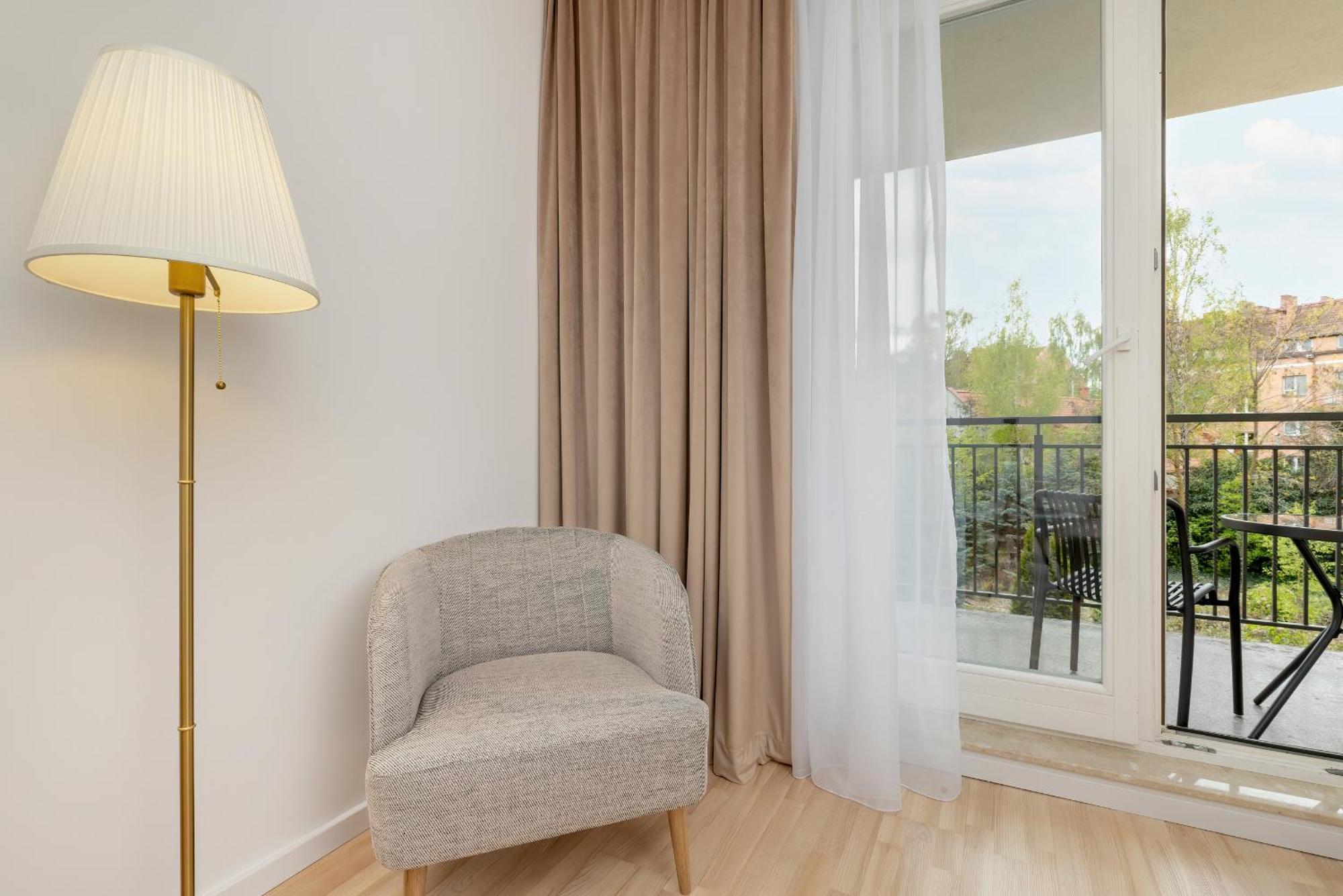 Lägenhet Two Bedroom In With Desk For Remote Work And Bathtub By Renters