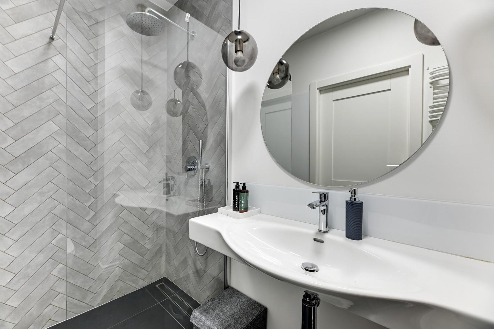 Aura Iii & Free Parking By Downtown Apartment *