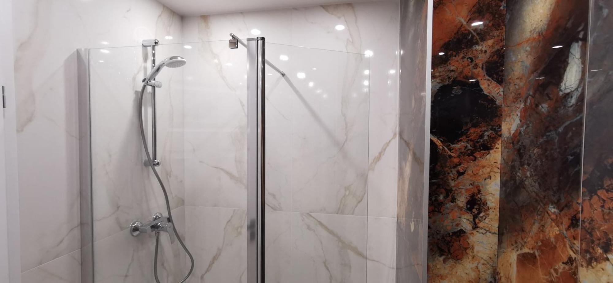 Apartment Flou 81, Parking & 700m Plaza *