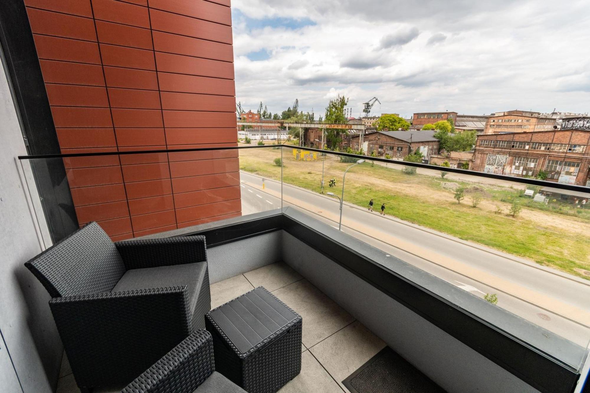 Grand - Doki Living & Foodhall Apartament *