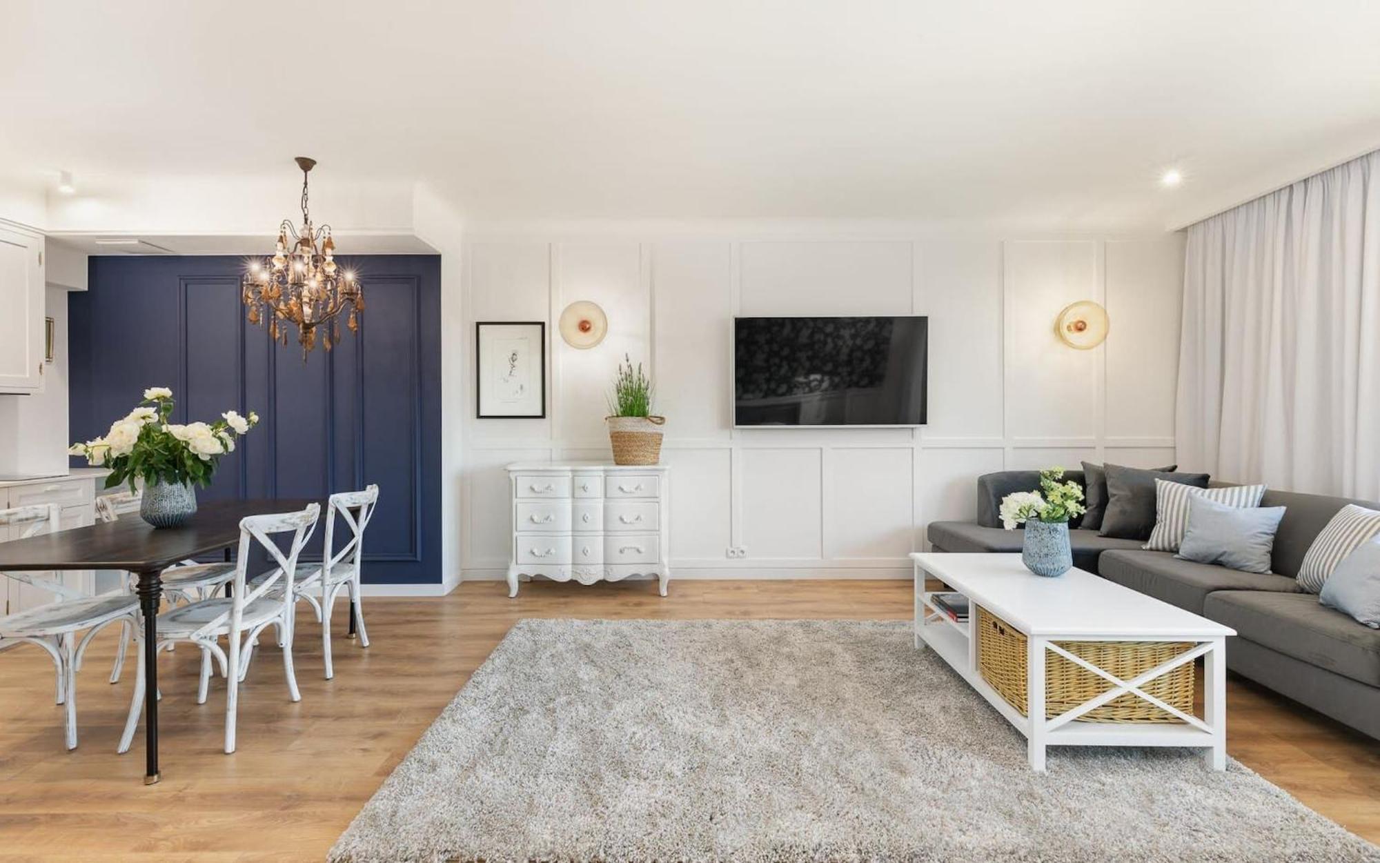 Rent Like X Deo Plaza - Old Town