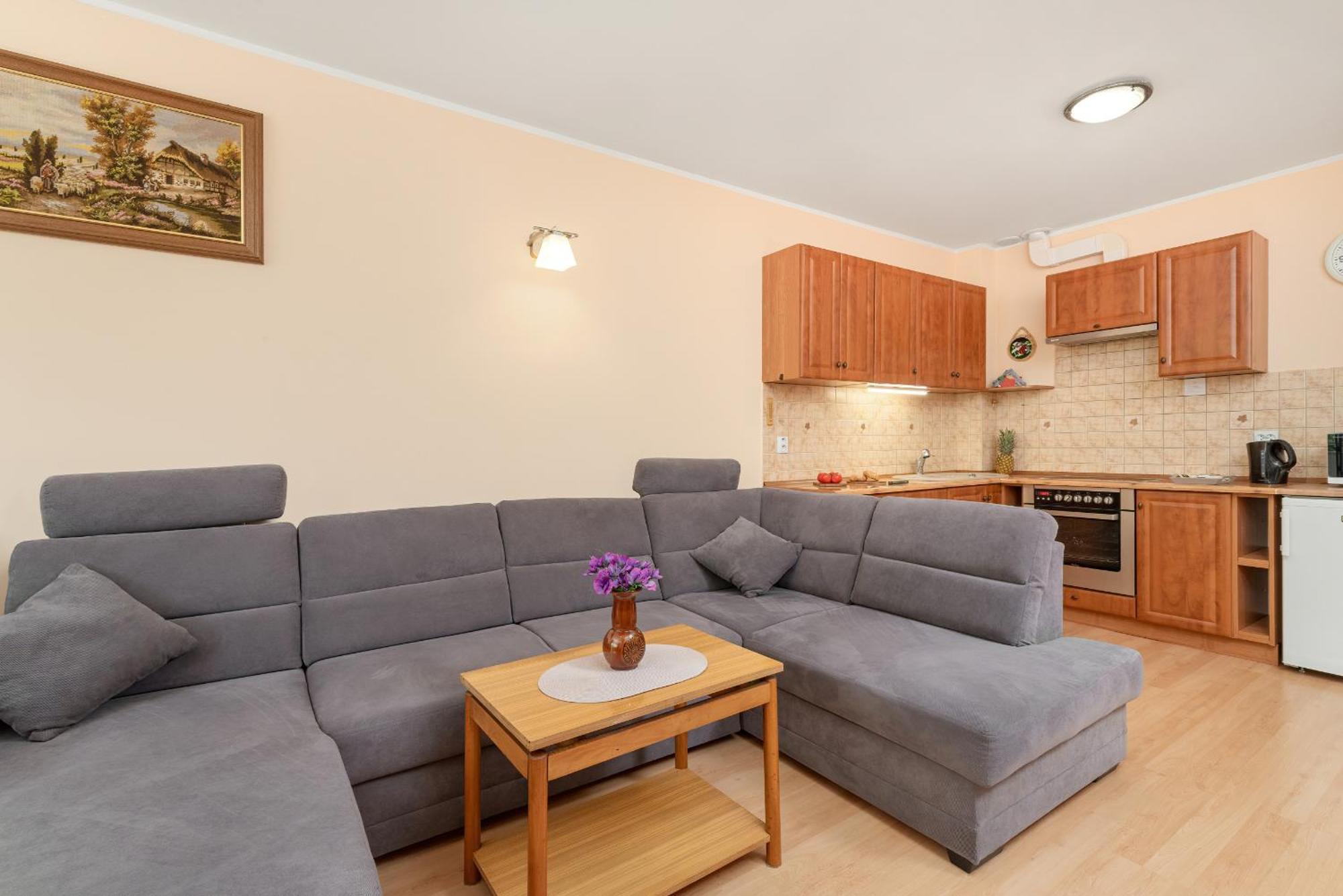 Przytulny Apartament Z Balkonem By Renters *