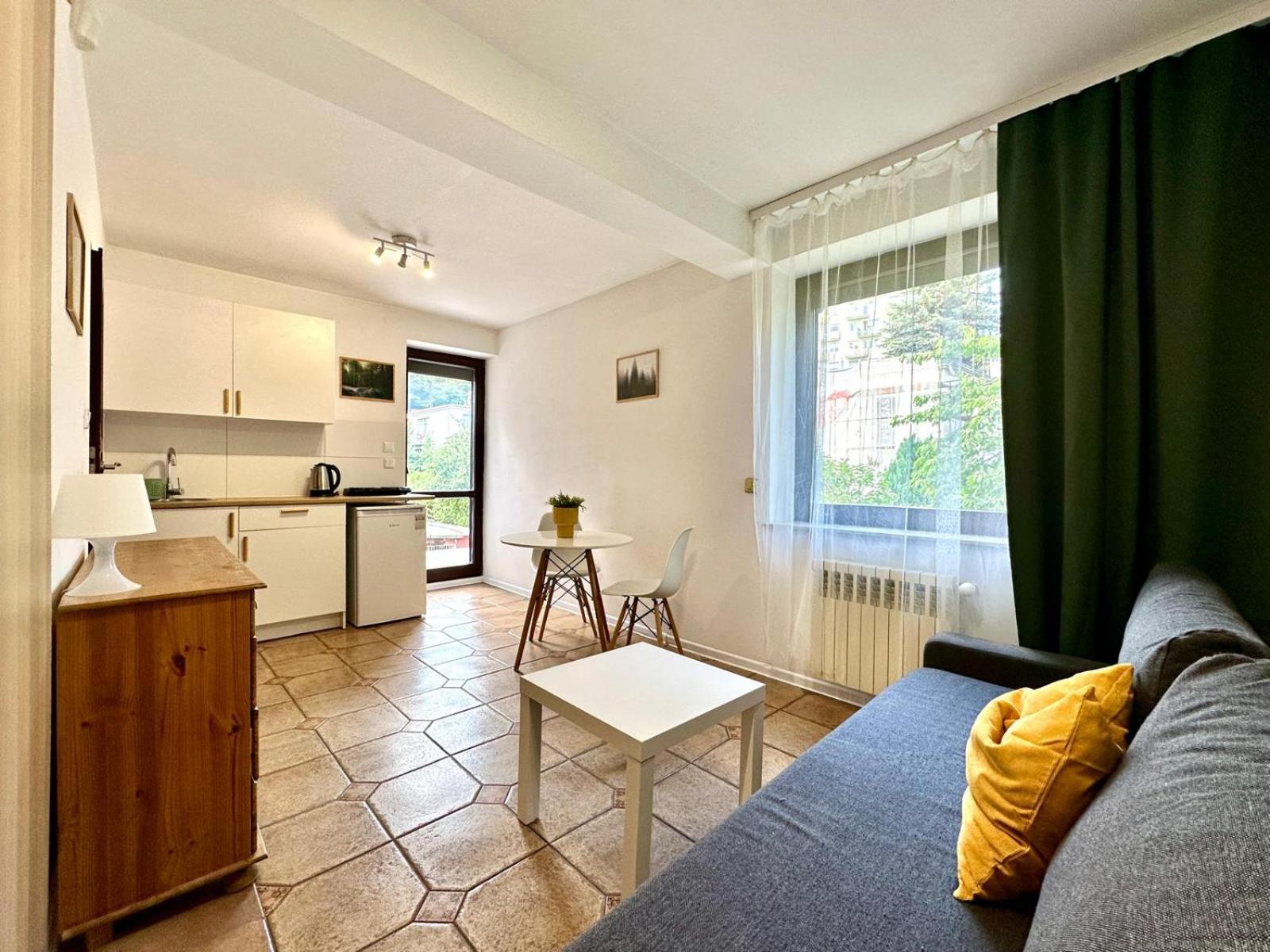 Studio Lesne 1-5 *