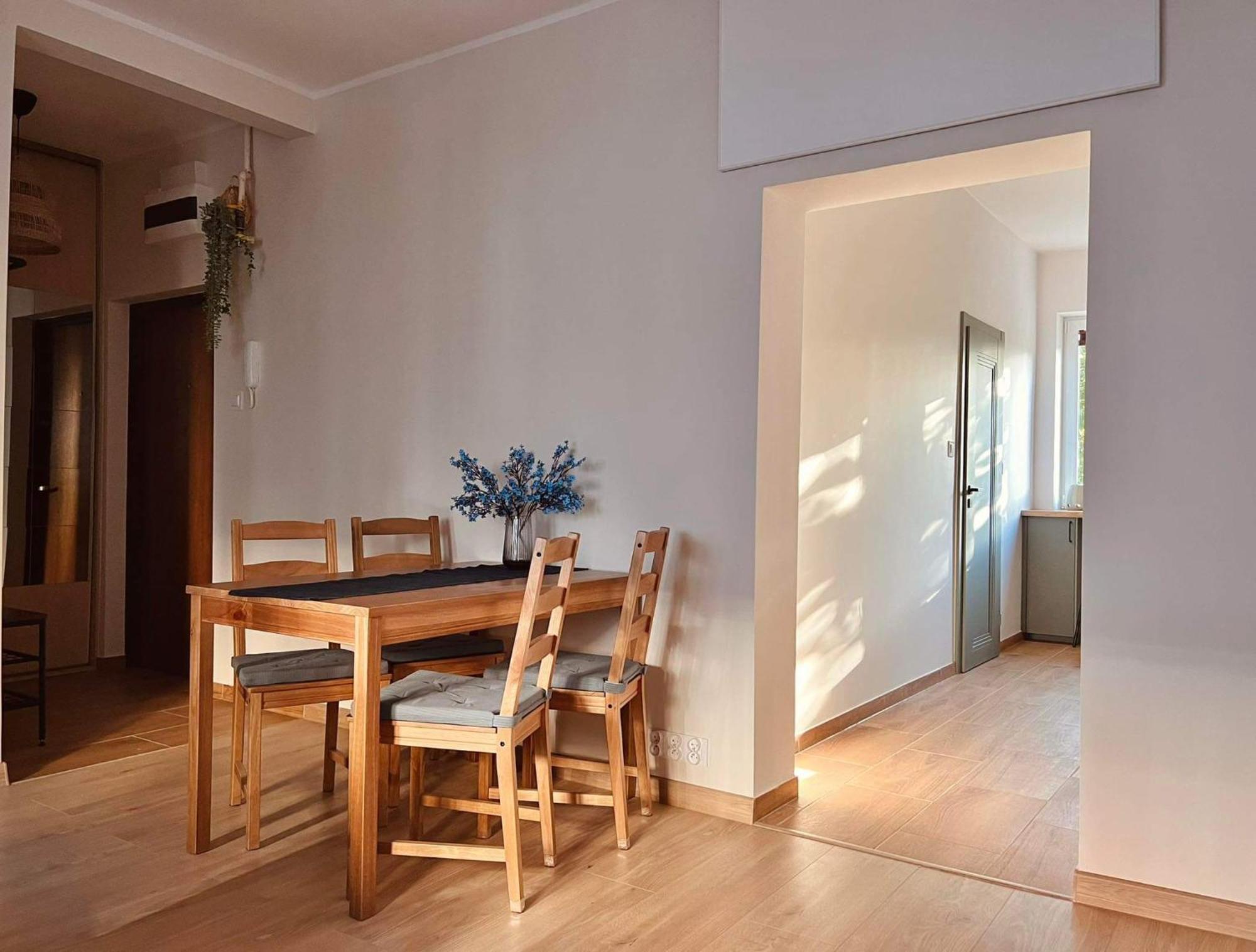 Przytulna Kawalerka Przy Plazy Apartment *