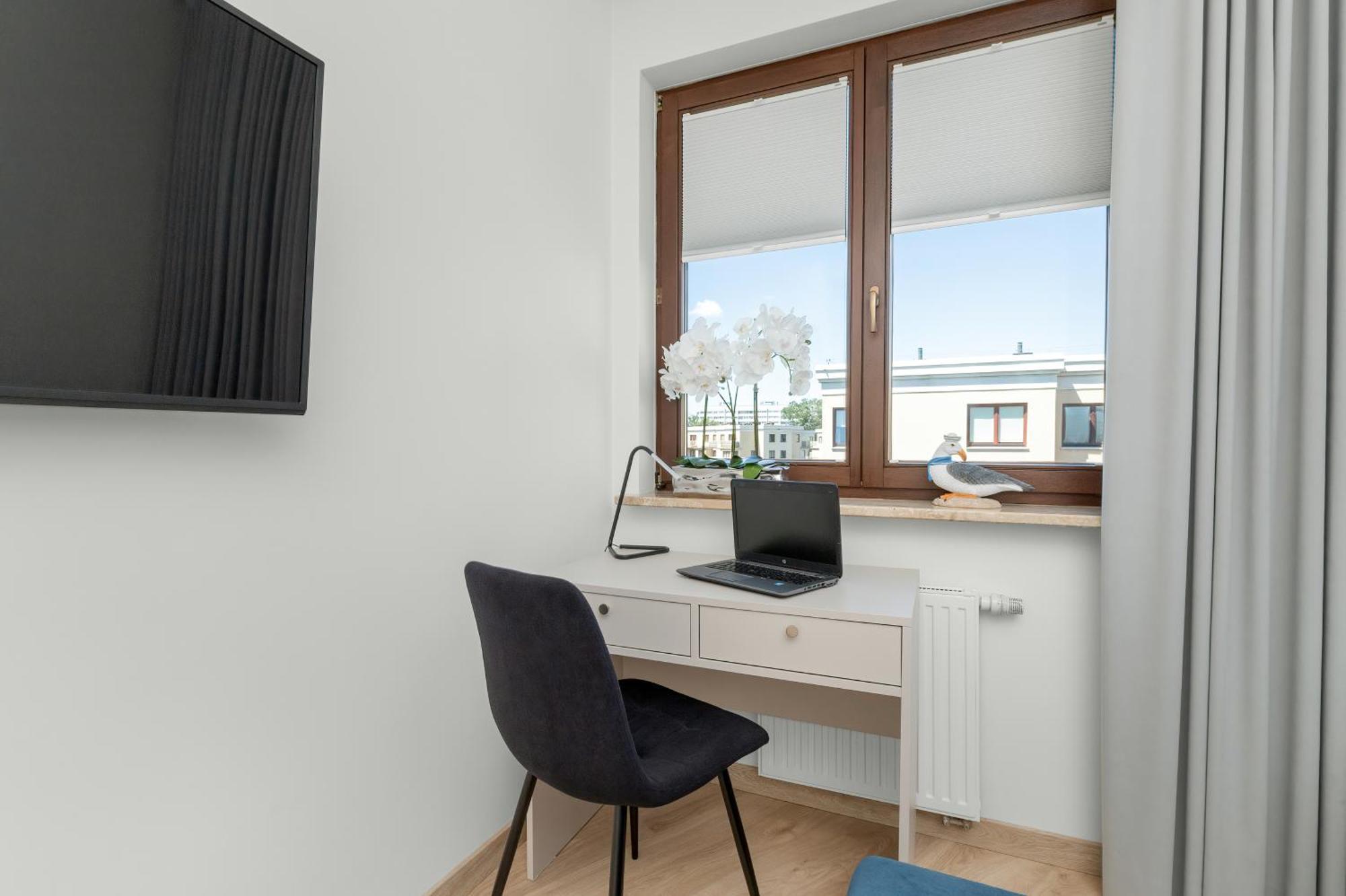 Luksusowy Z 4 Sypialniami, Klimatyzacja I Biurkiem W Gdansku By Renters Apartment