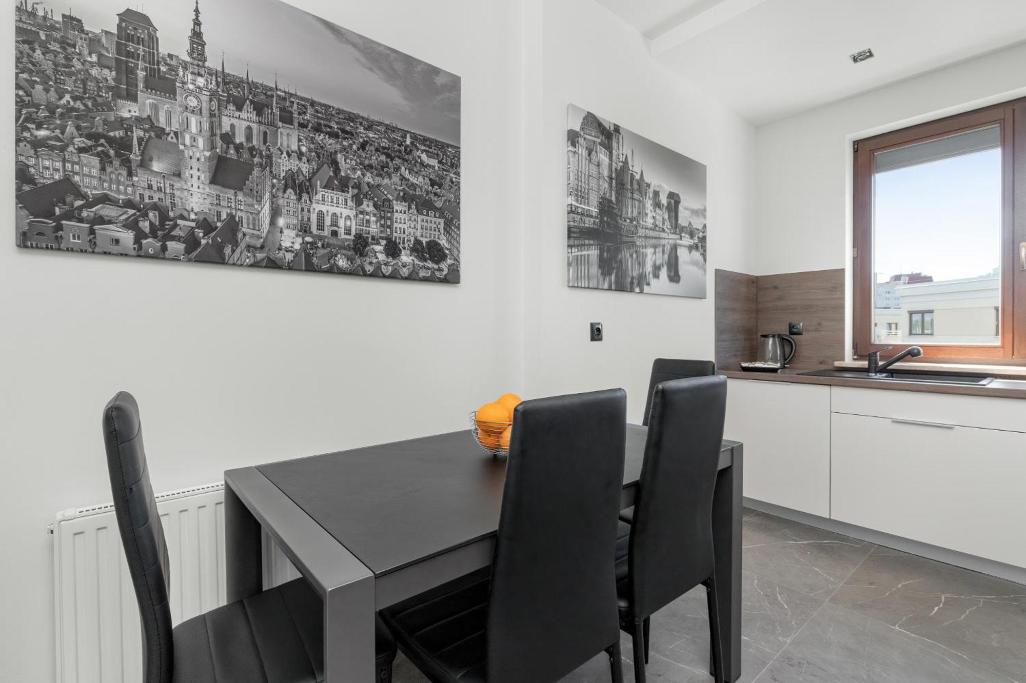 Luksusowy Z 4 Sypialniami, Klimatyzacja I Biurkiem W Gdansku By Renters Apartment