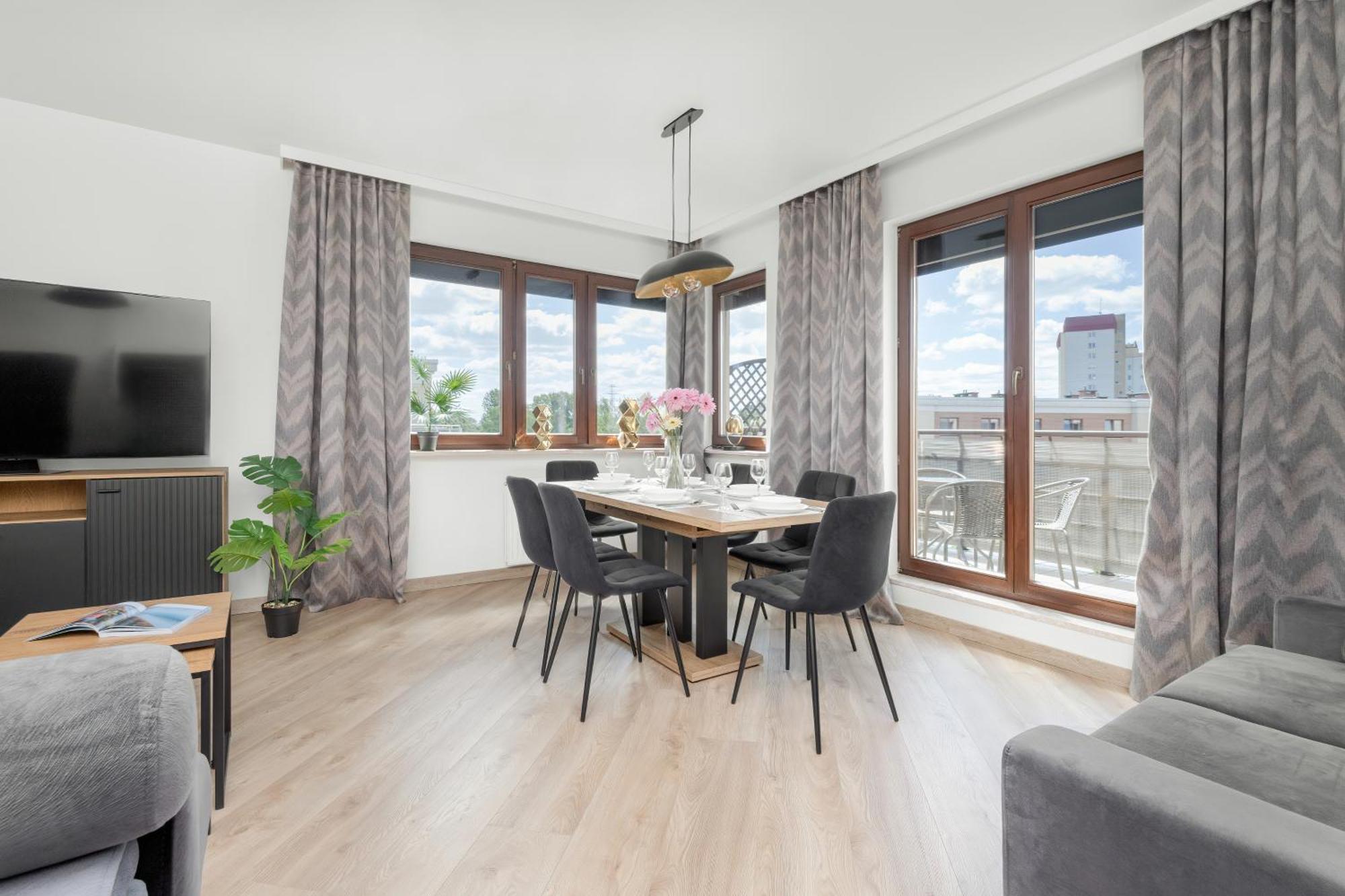 Luksusowy Z 4 Sypialniami, Klimatyzacja I Biurkiem W Gdansku By Renters Gdansk