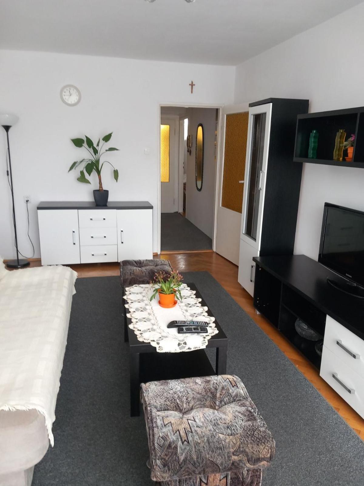 Piastowska 90 C, 2-pokojowe Mieszkanie Do Wynajecia Apartment *
