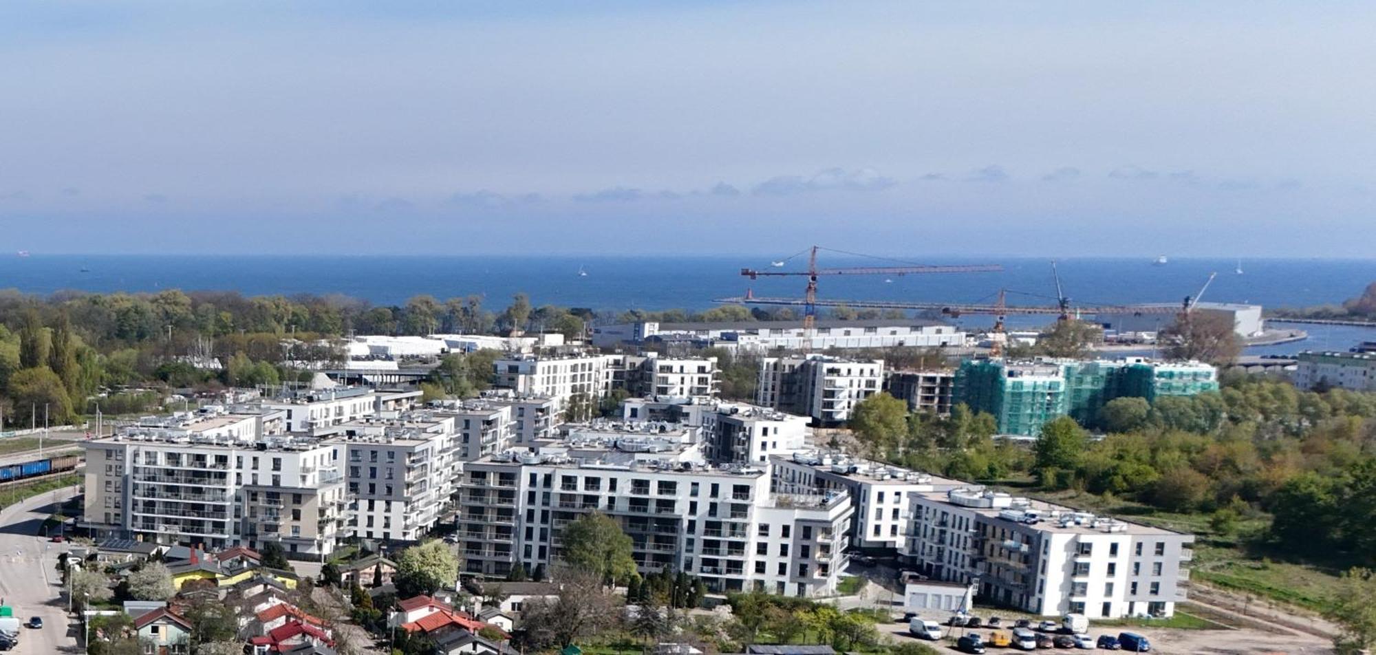 Flou 81, Parking & 700m Plaza