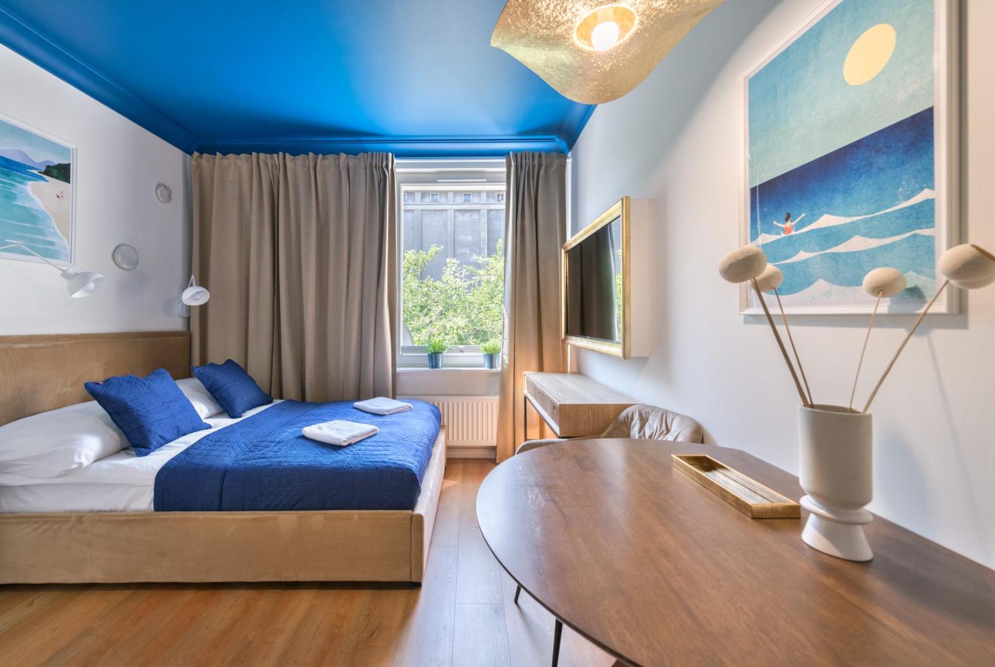 Apartment 3 - Island