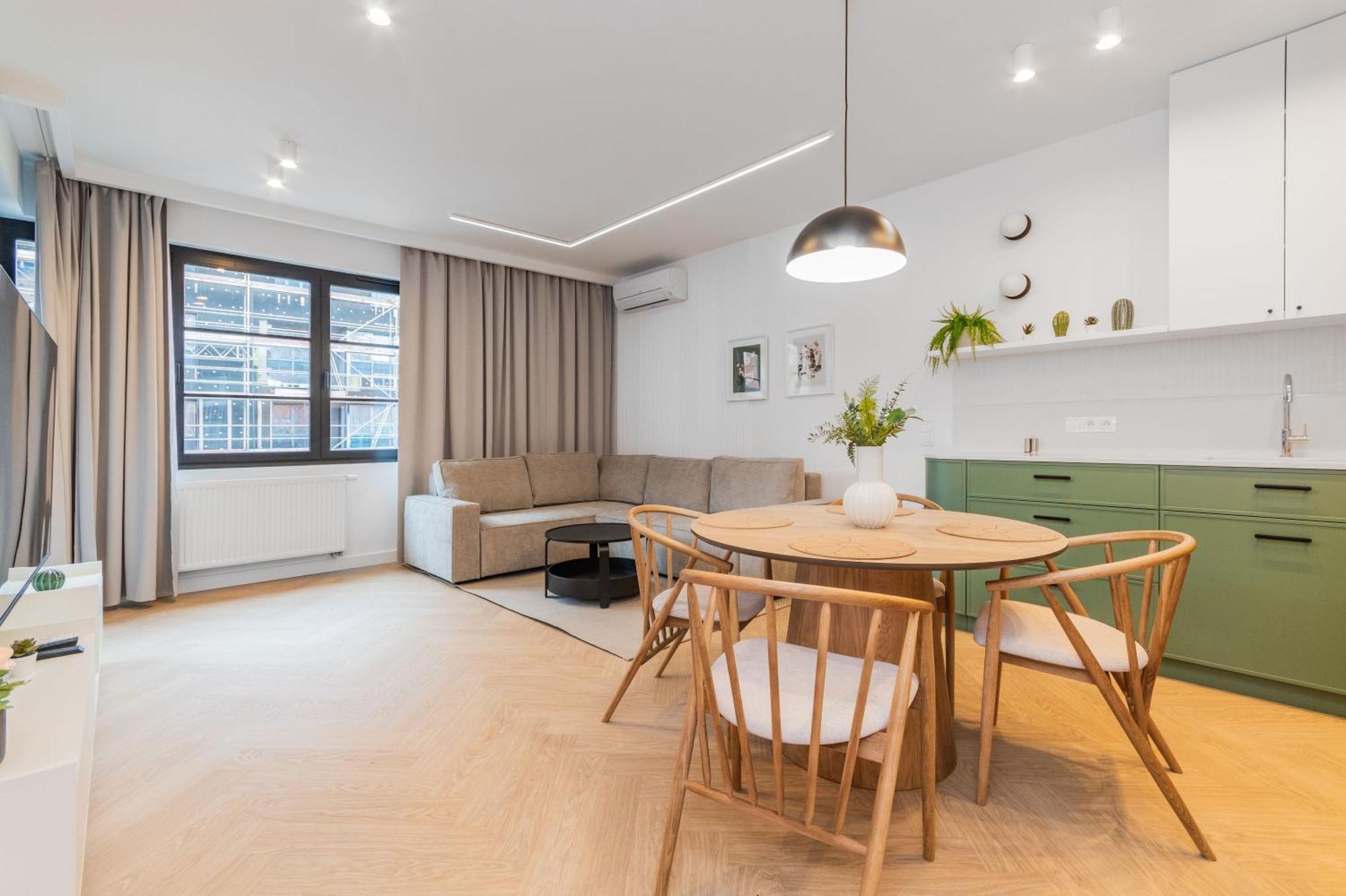 Grand - Doki Living & Foodhall Apartament *