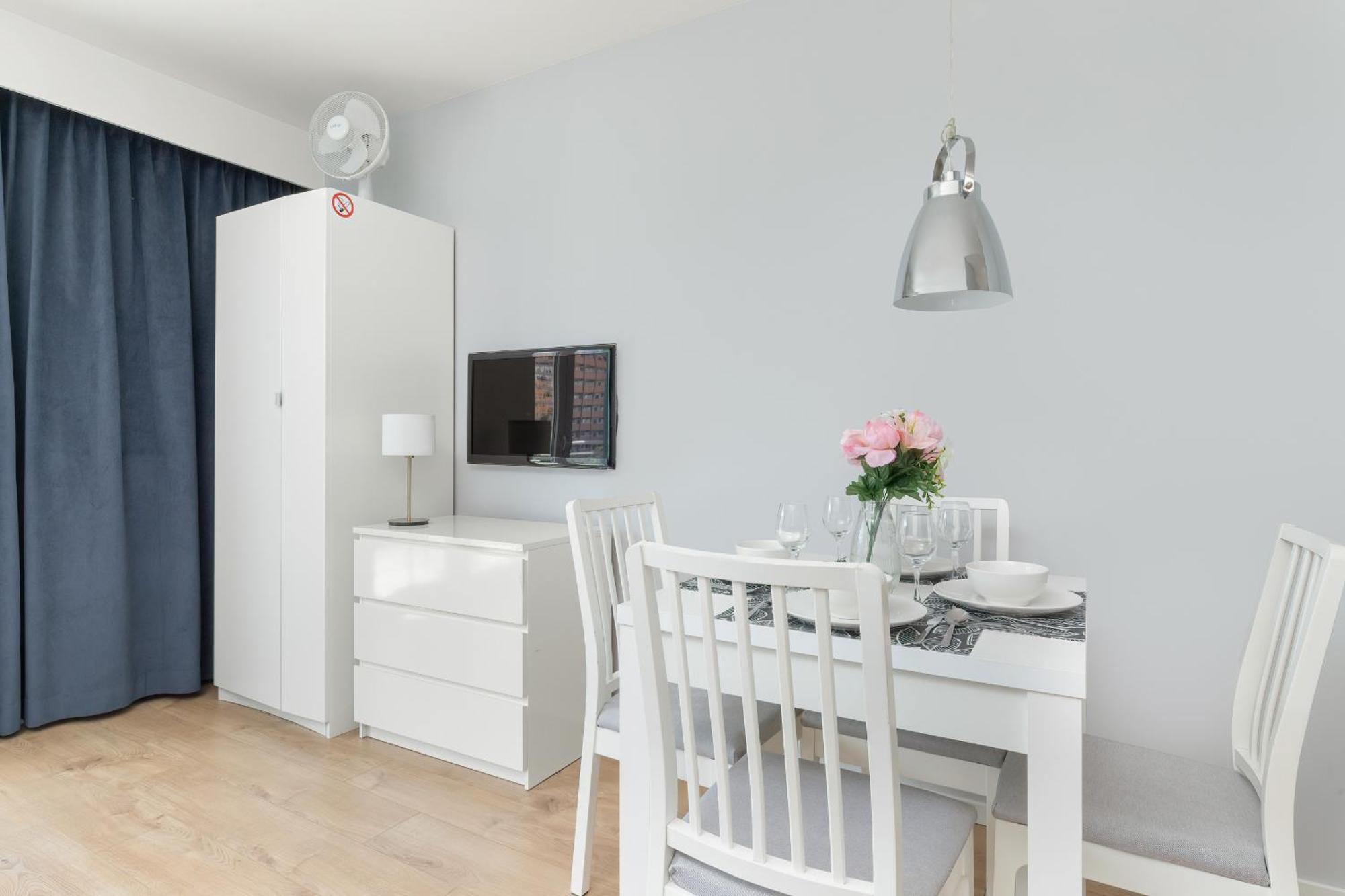 Apartment Przytulne Z Balkonem & Parkingiem By Rent Like