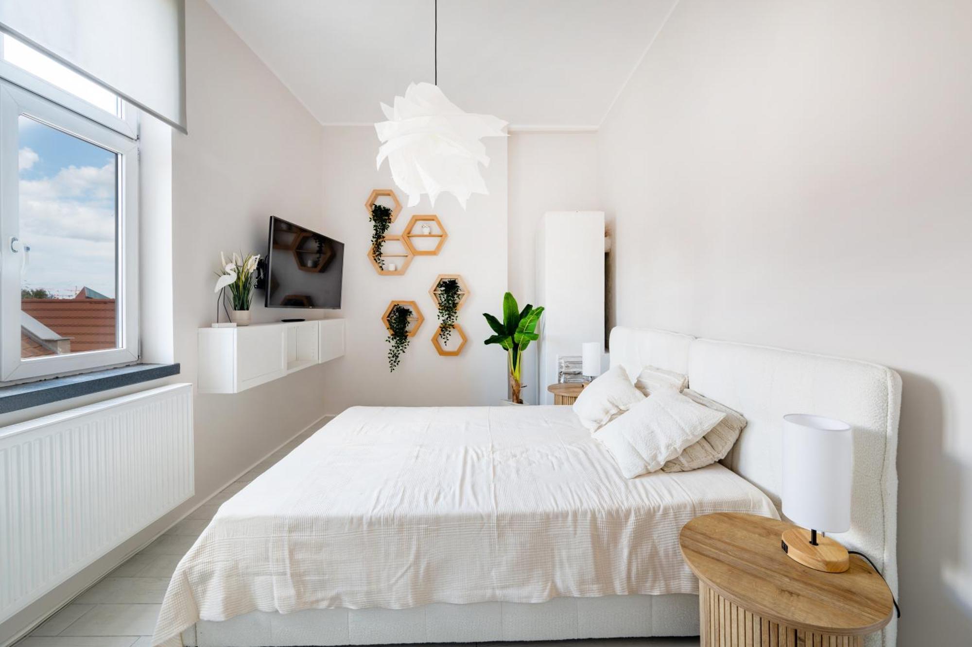 Stunning With Balcony Apartment