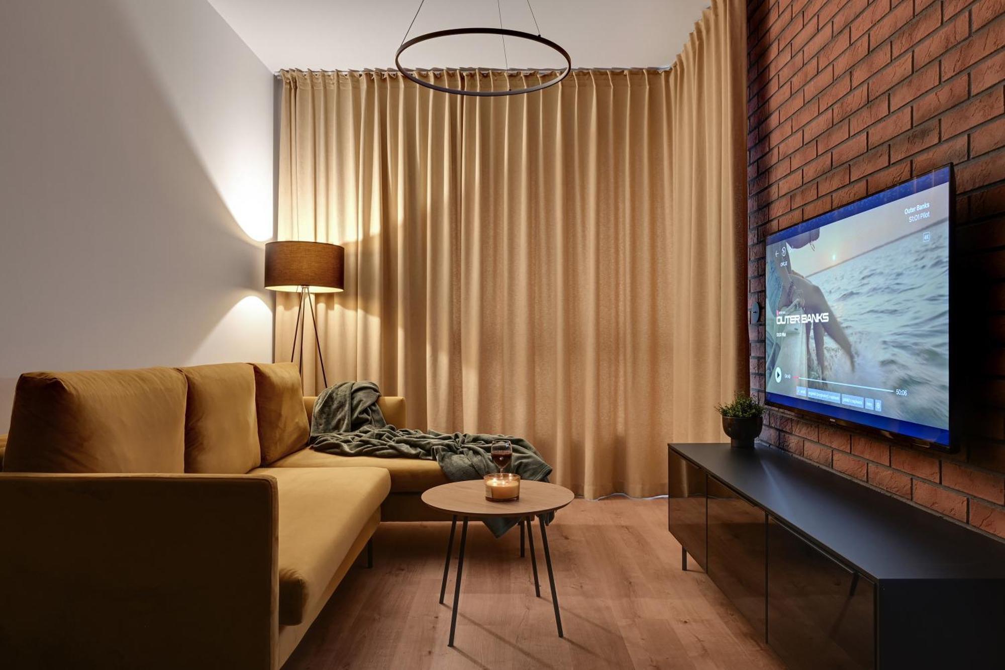 Doki Living - Foodhall & Parking By Downtown *