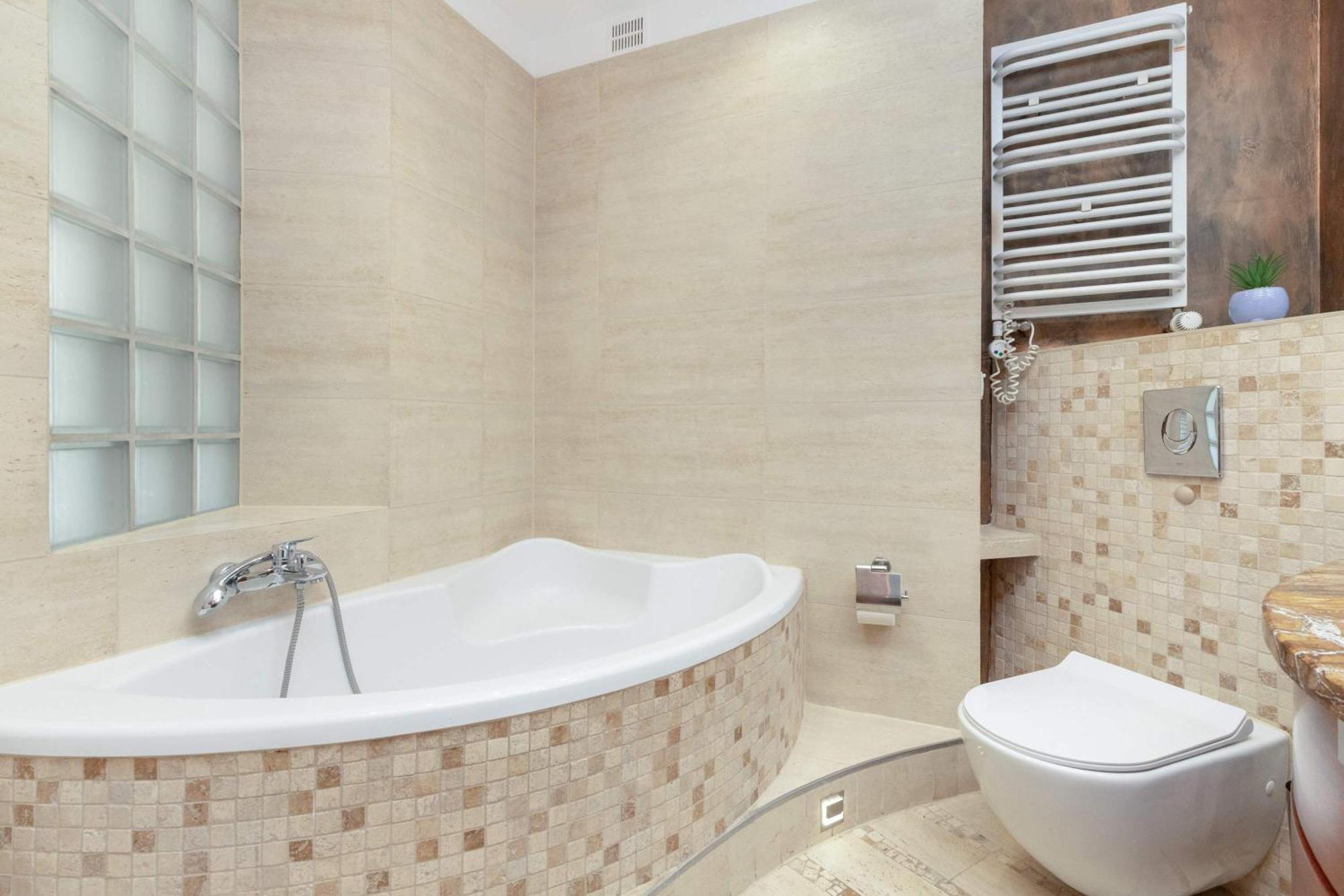Apartament Close To The By Renters
