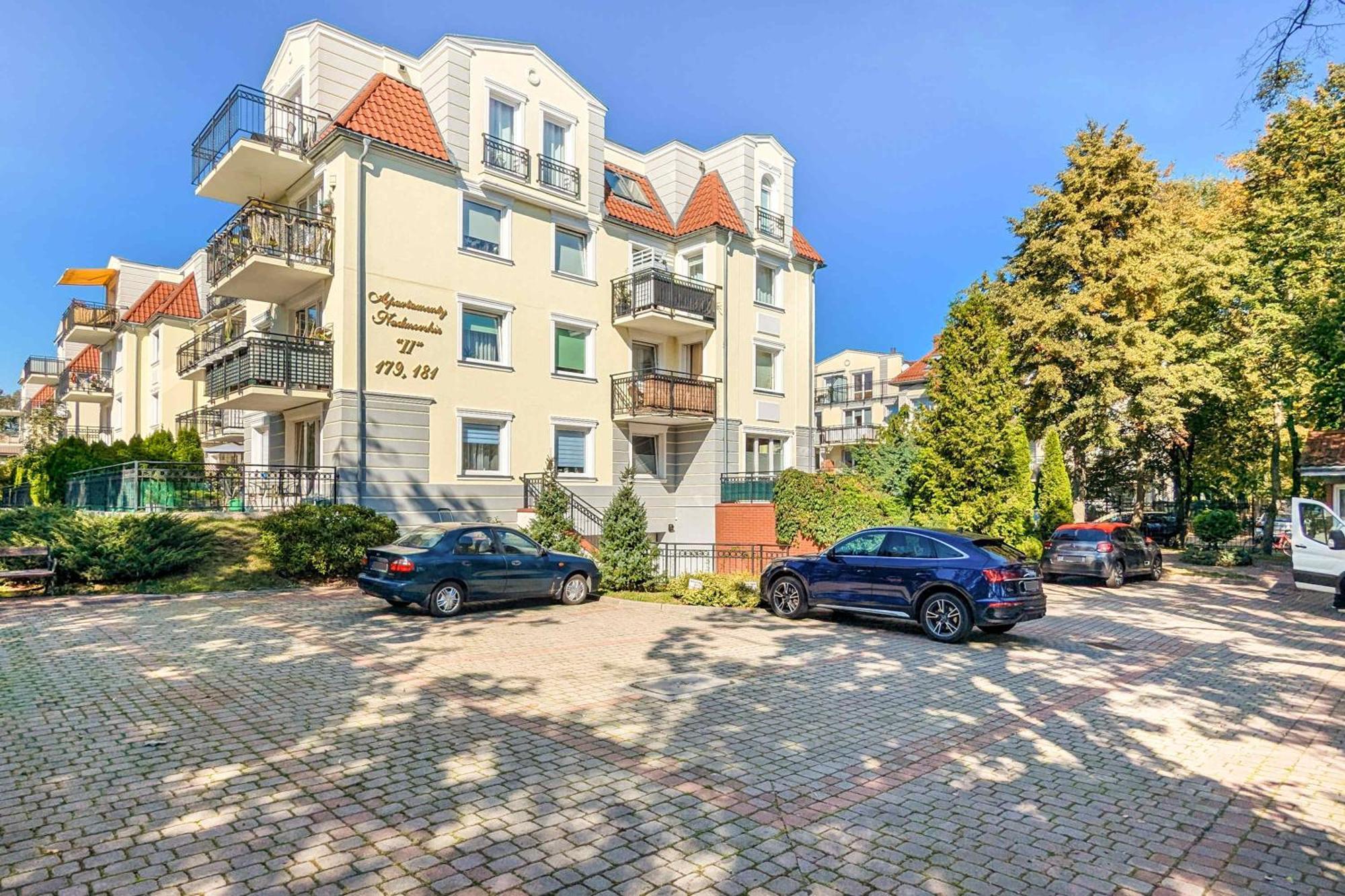 Apartament Close To The By Renters