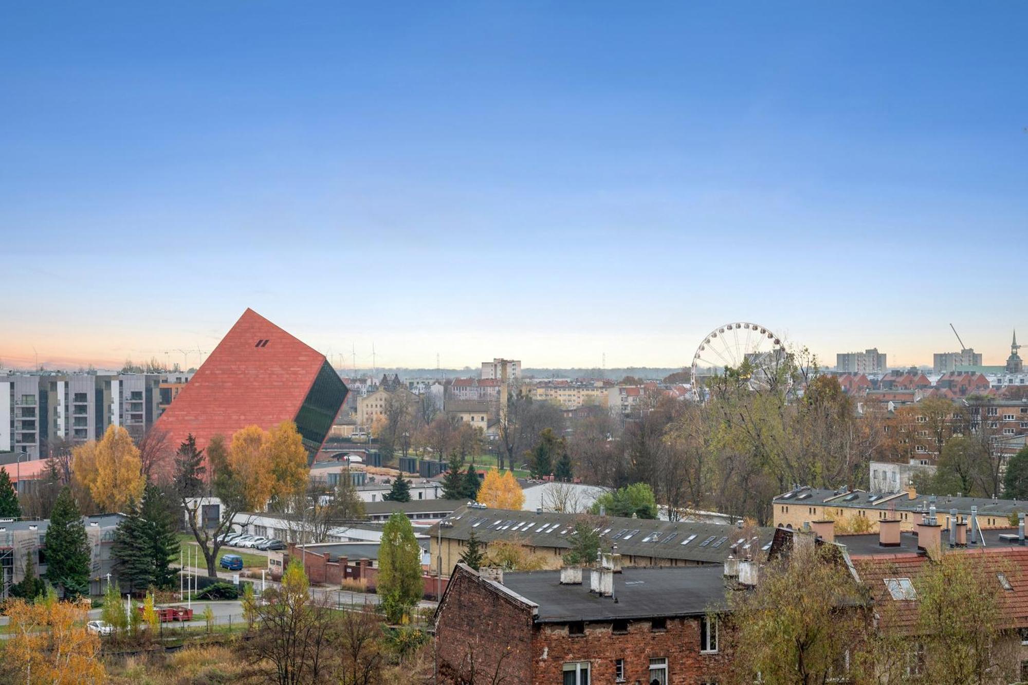 Doki Living - Foodhall & Parking By Downtown Gdansk