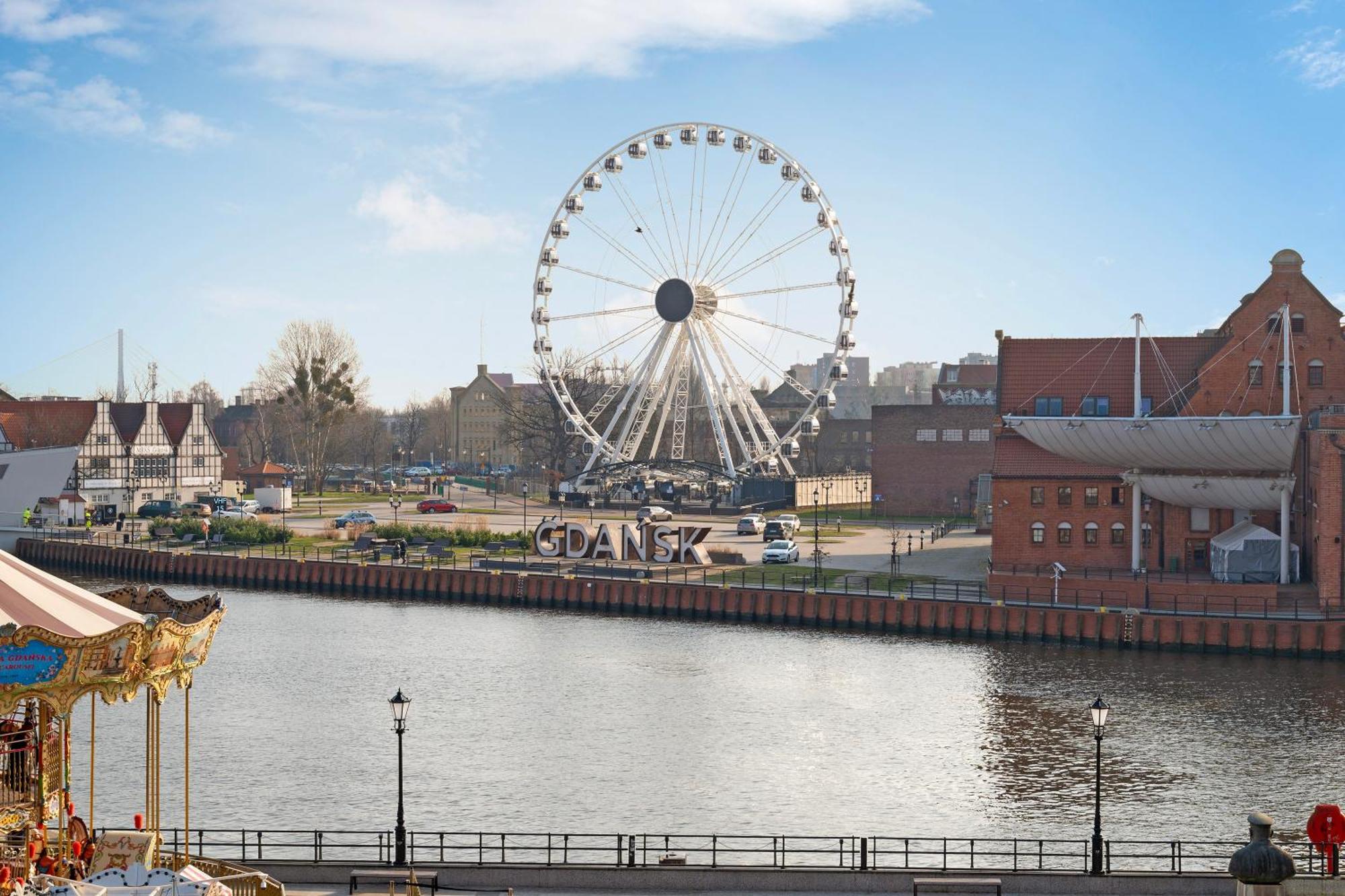 Apartment Dom & House - Old Town Targ Rybny - Self Check-in, Parking, River View