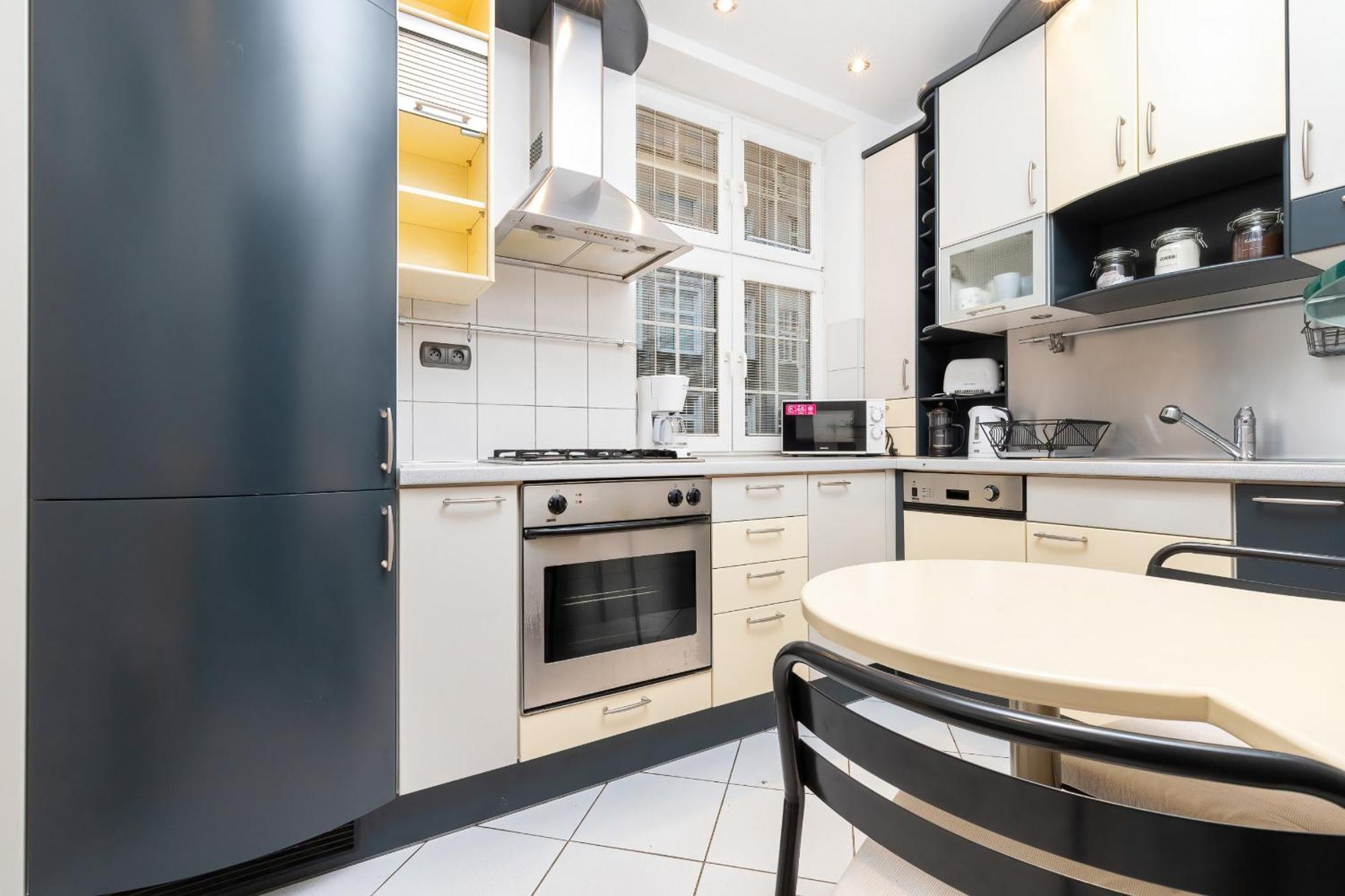 Zlotnikow Old Town By Renters * Gdansk