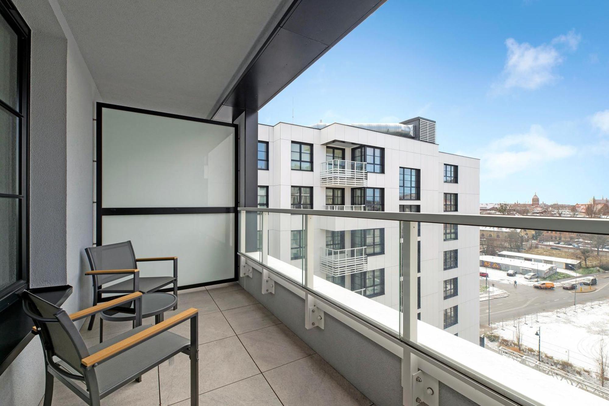 Doki Living - Foodhall & Parking By Downtown Gdansk