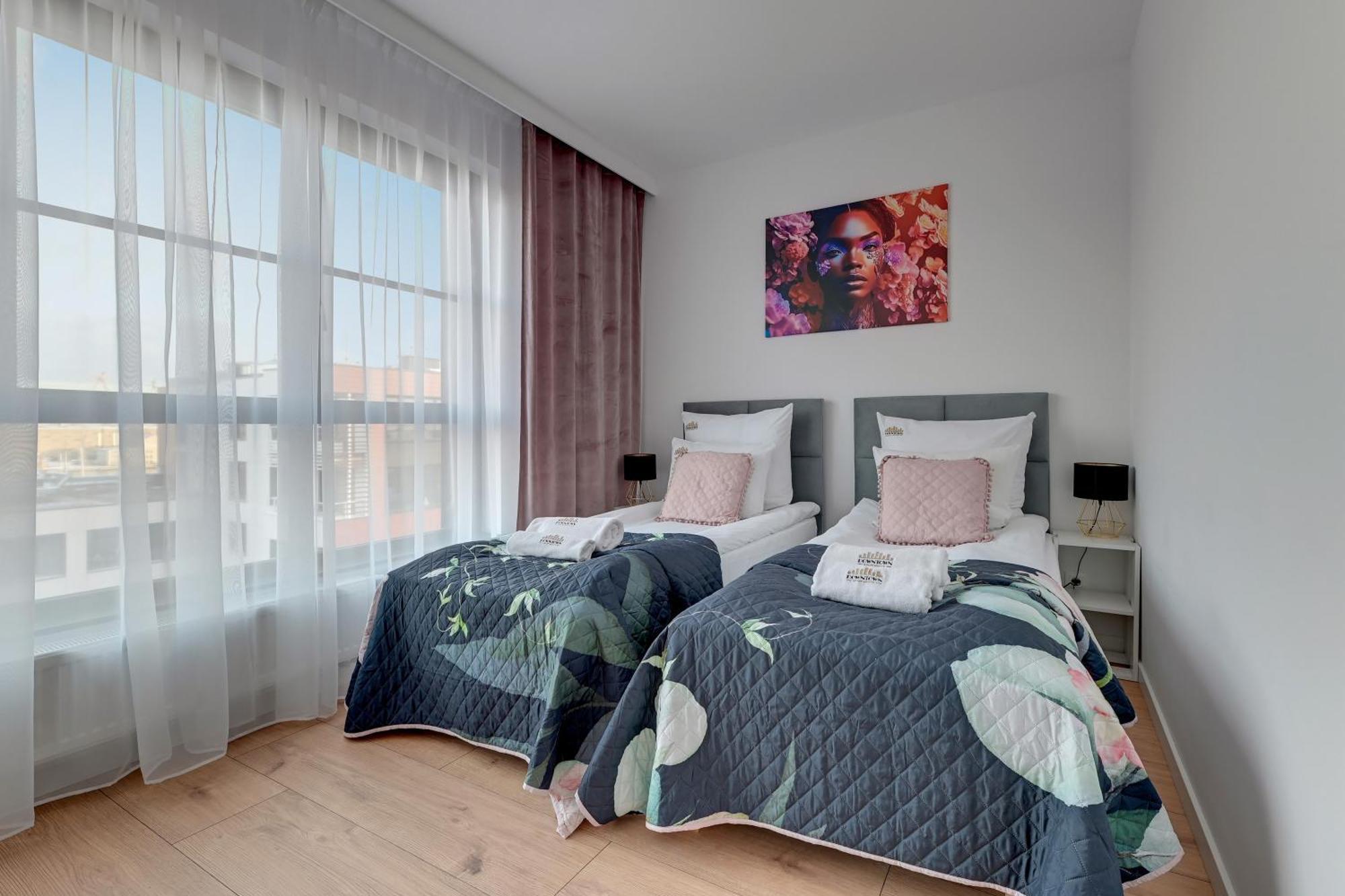 Doki Living - Foodhall & Parking By Downtown