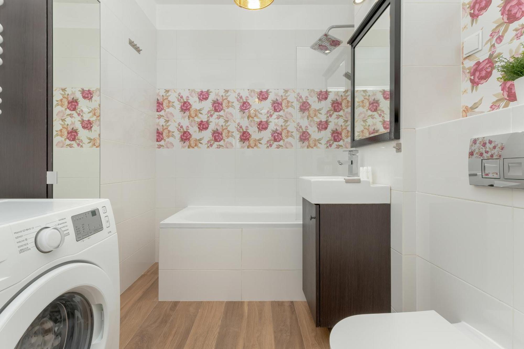 Sunny With Parking & Garden By Renters