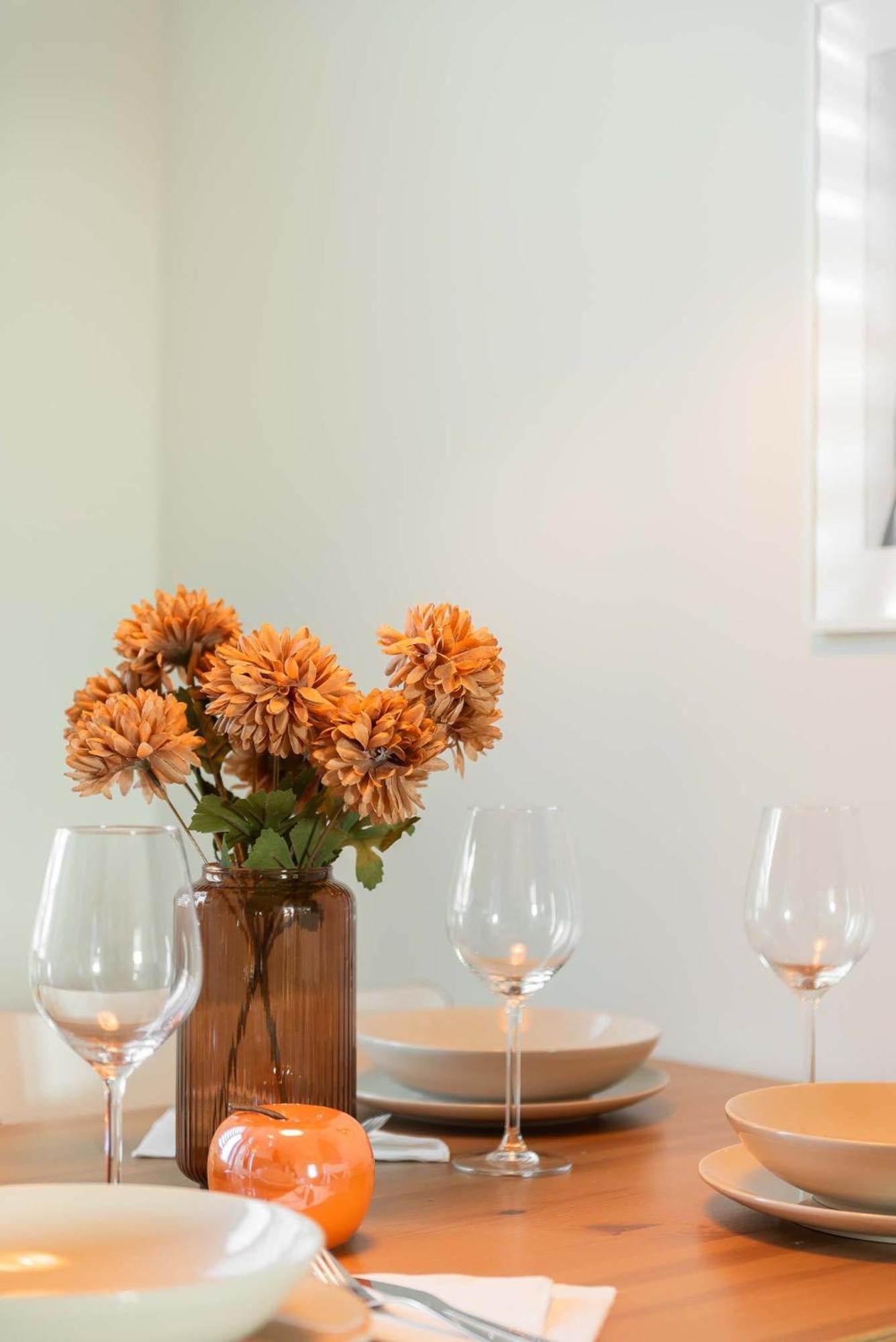 Cozy With Balcony Near Old Town By Rent Like