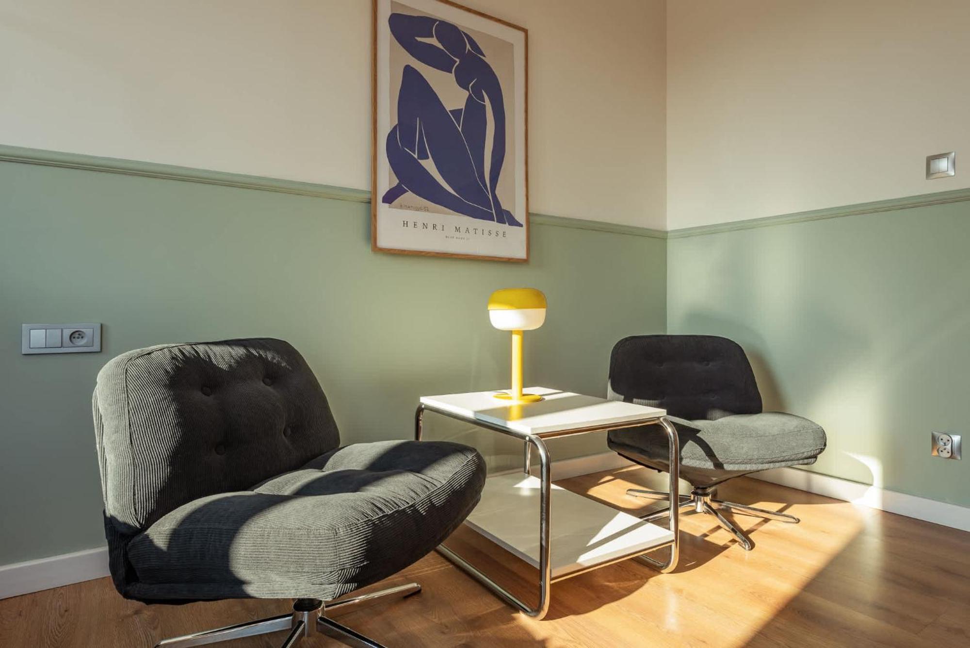 Cozy With Balcony Near Old Town By Rent Like
