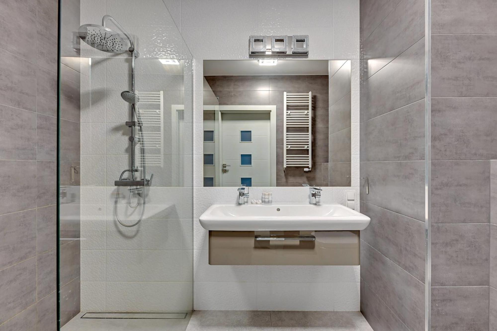 Elegant And Modern Dom & House In *