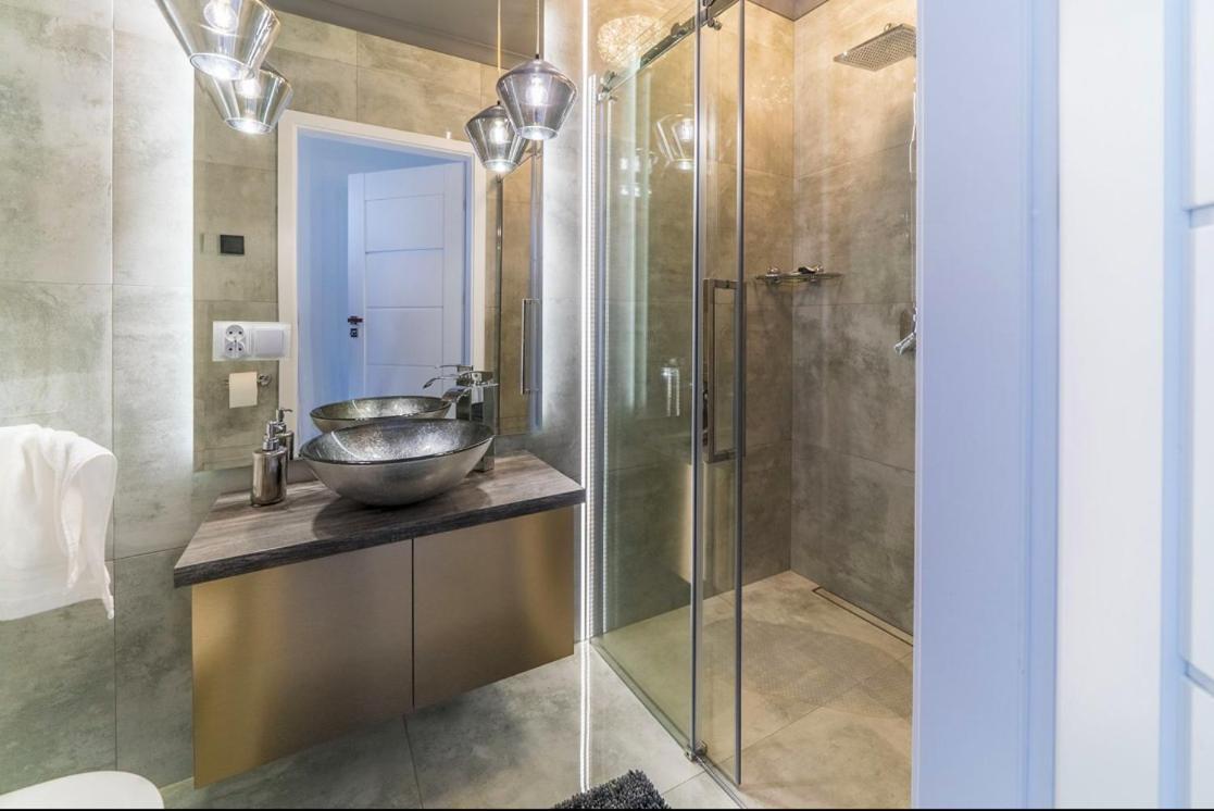 Apartmate- View Comfy By The Sea & Free Gym Danzig