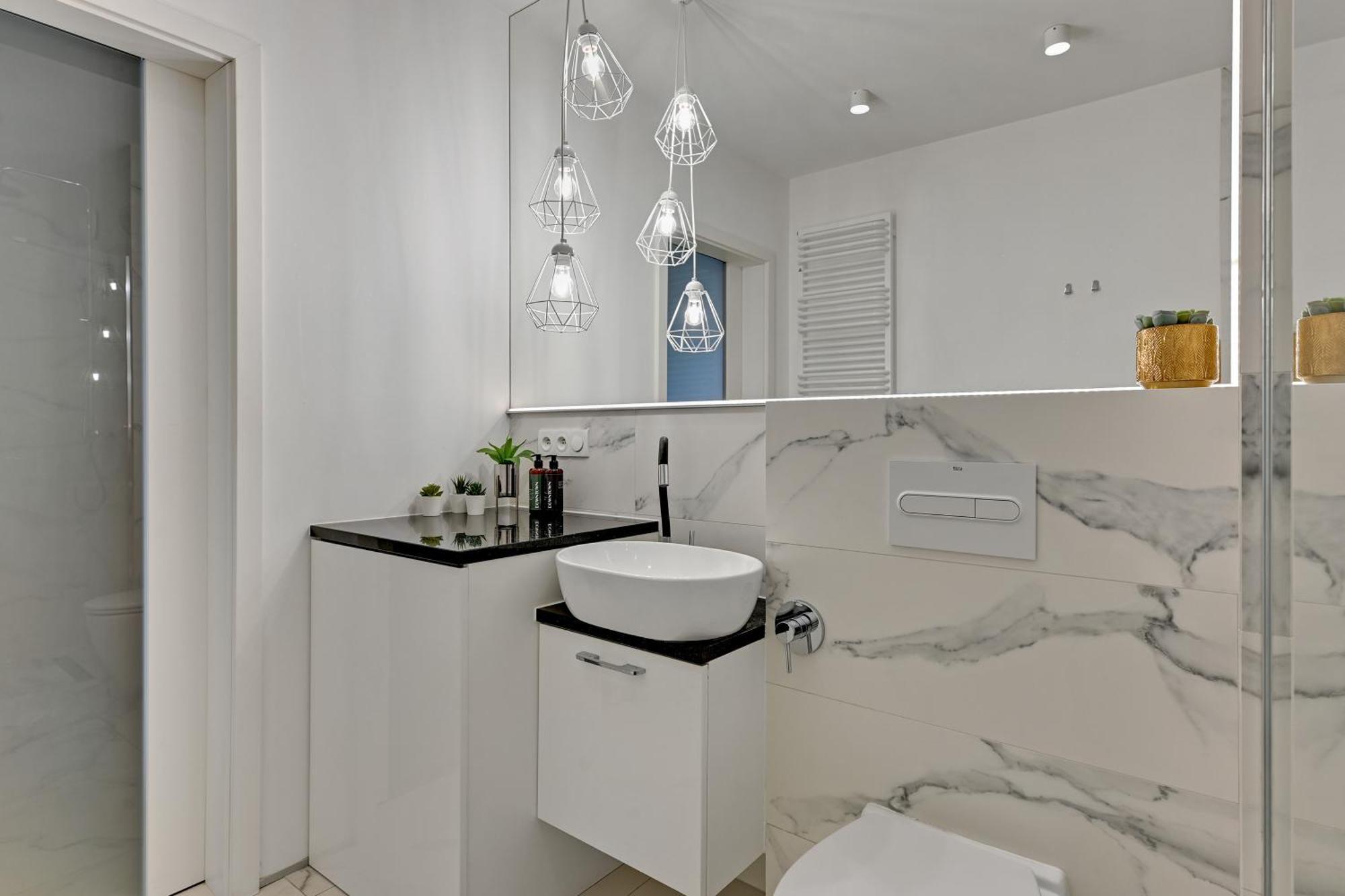 Waterlane Island - Riverview Pool, Spa, Gym & Parking By Downtown Apartment