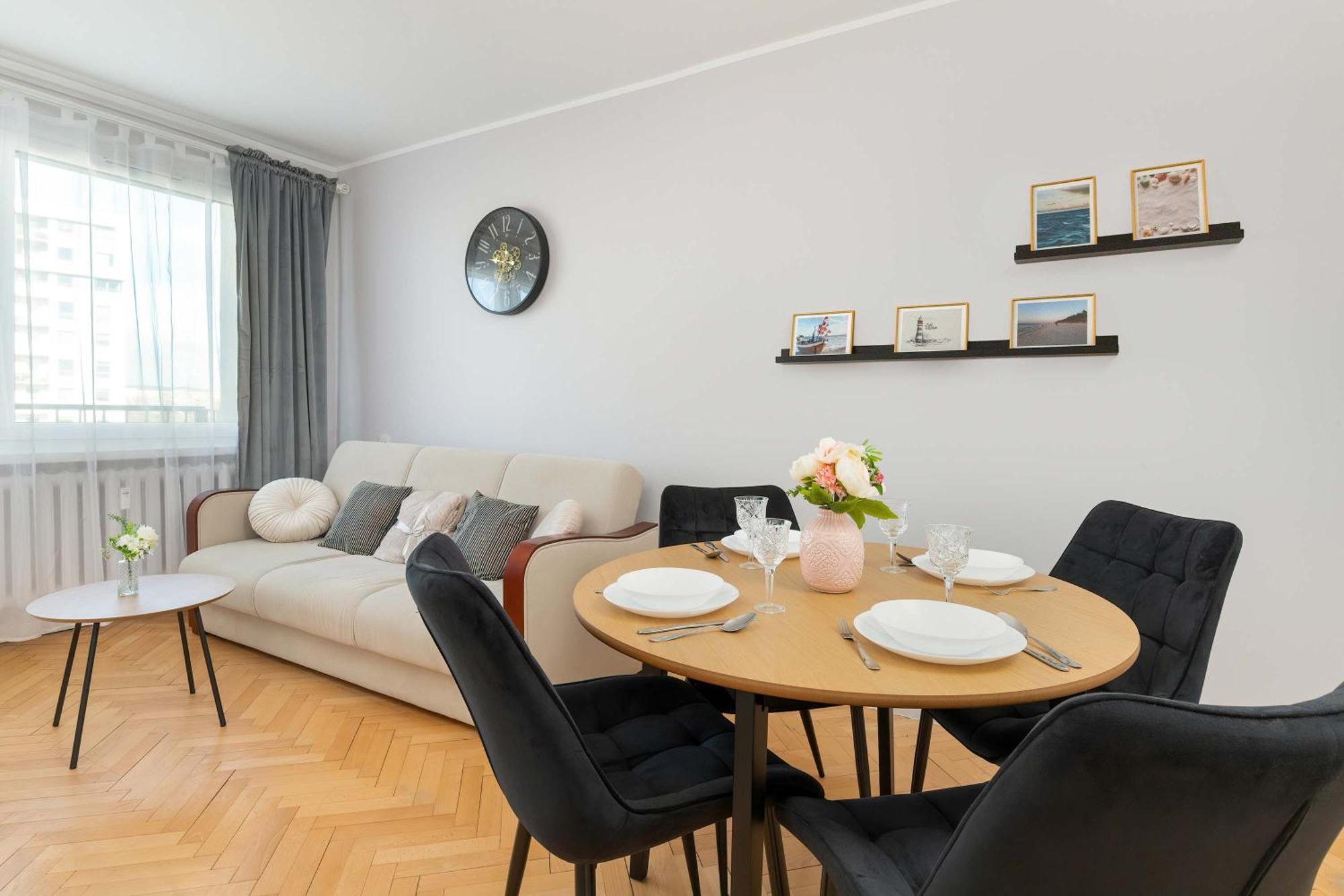 Spacious Burzynskiego In With Parking By Renters