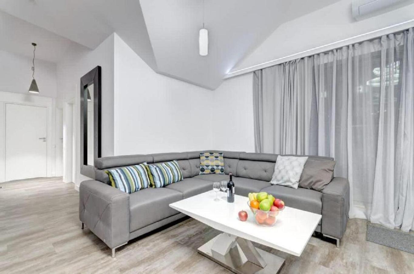 Dom & House Szafarnia Modern In Old Town Apartment