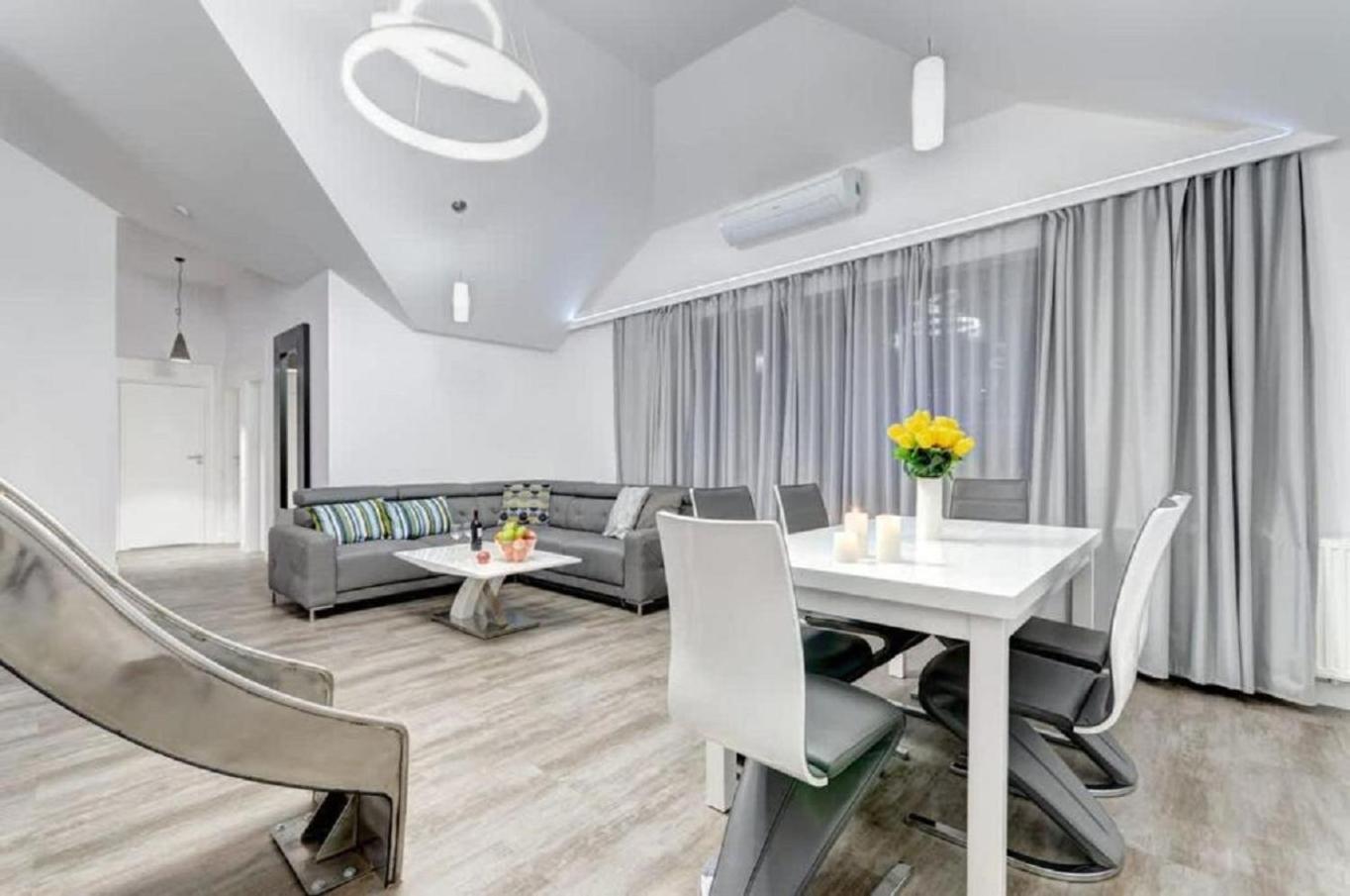 Dom & House Szafarnia Modern In Old Town Apartment *