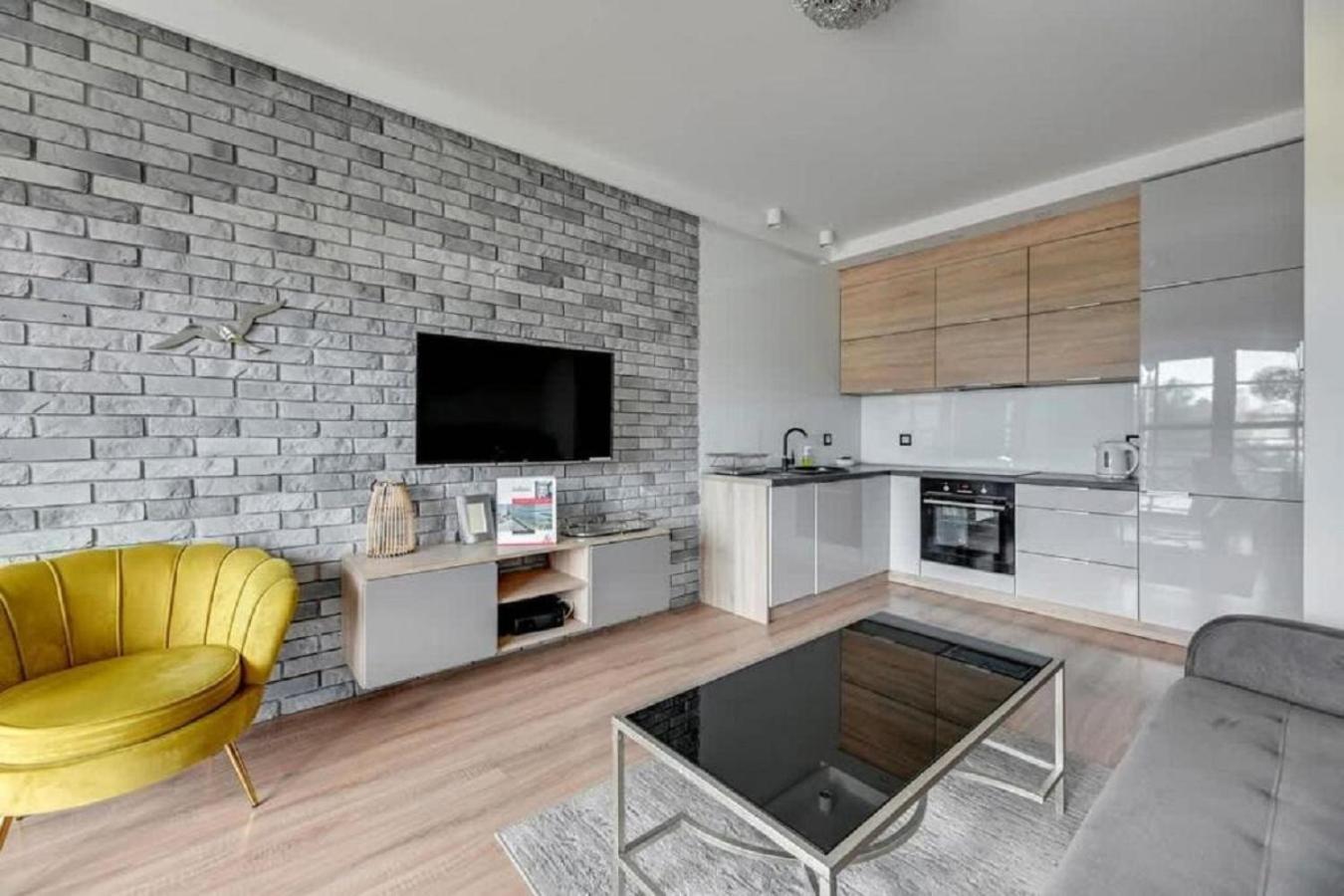 Elegant And Modern Dom & House In *