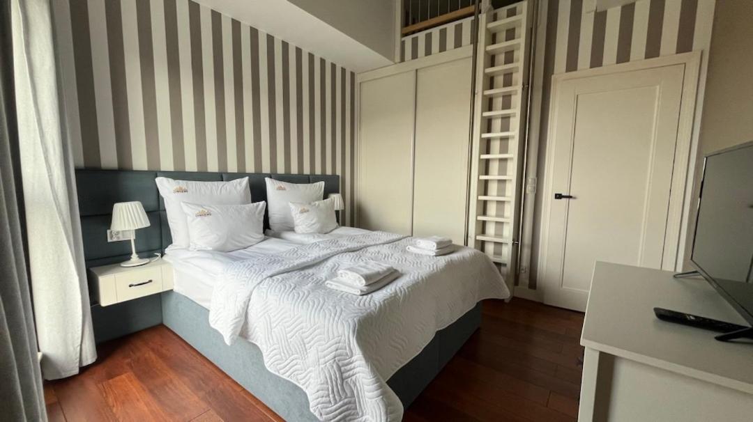 Waterlane Island - Riverview Pool, Spa, Gym & Parking By Downtown Apartment Gdansk