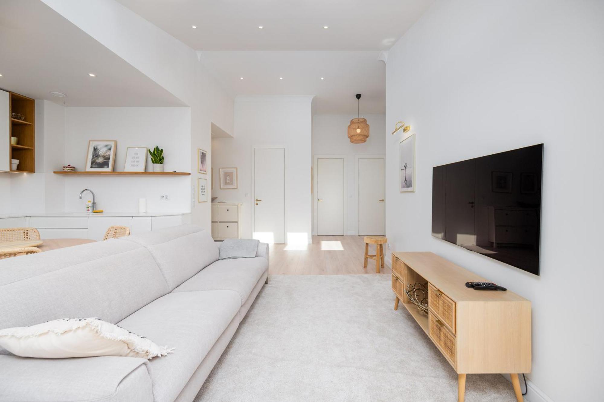 Classy White By Oneapartments *