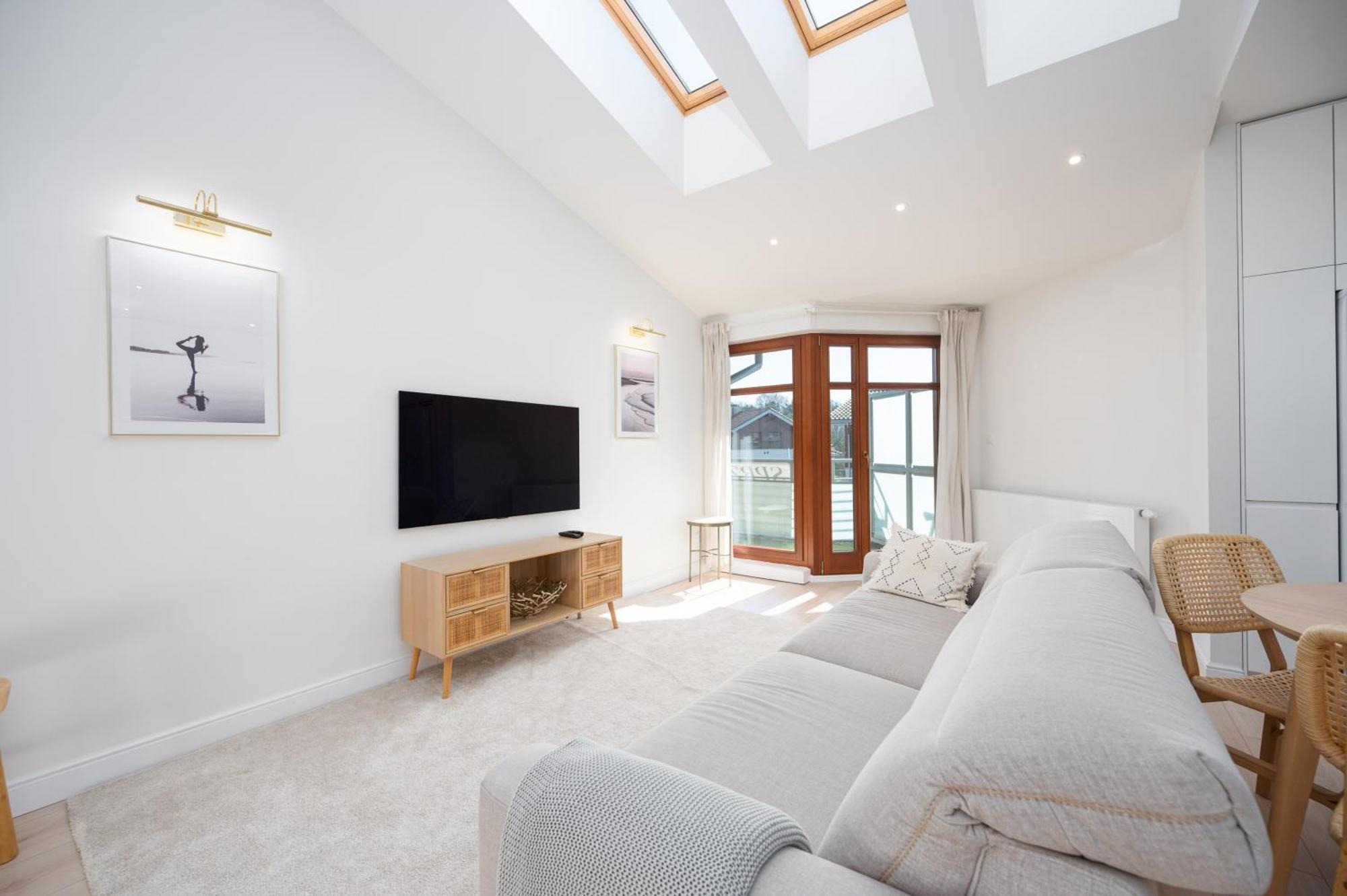 Classy White By Oneapartments Apartment Gdansk