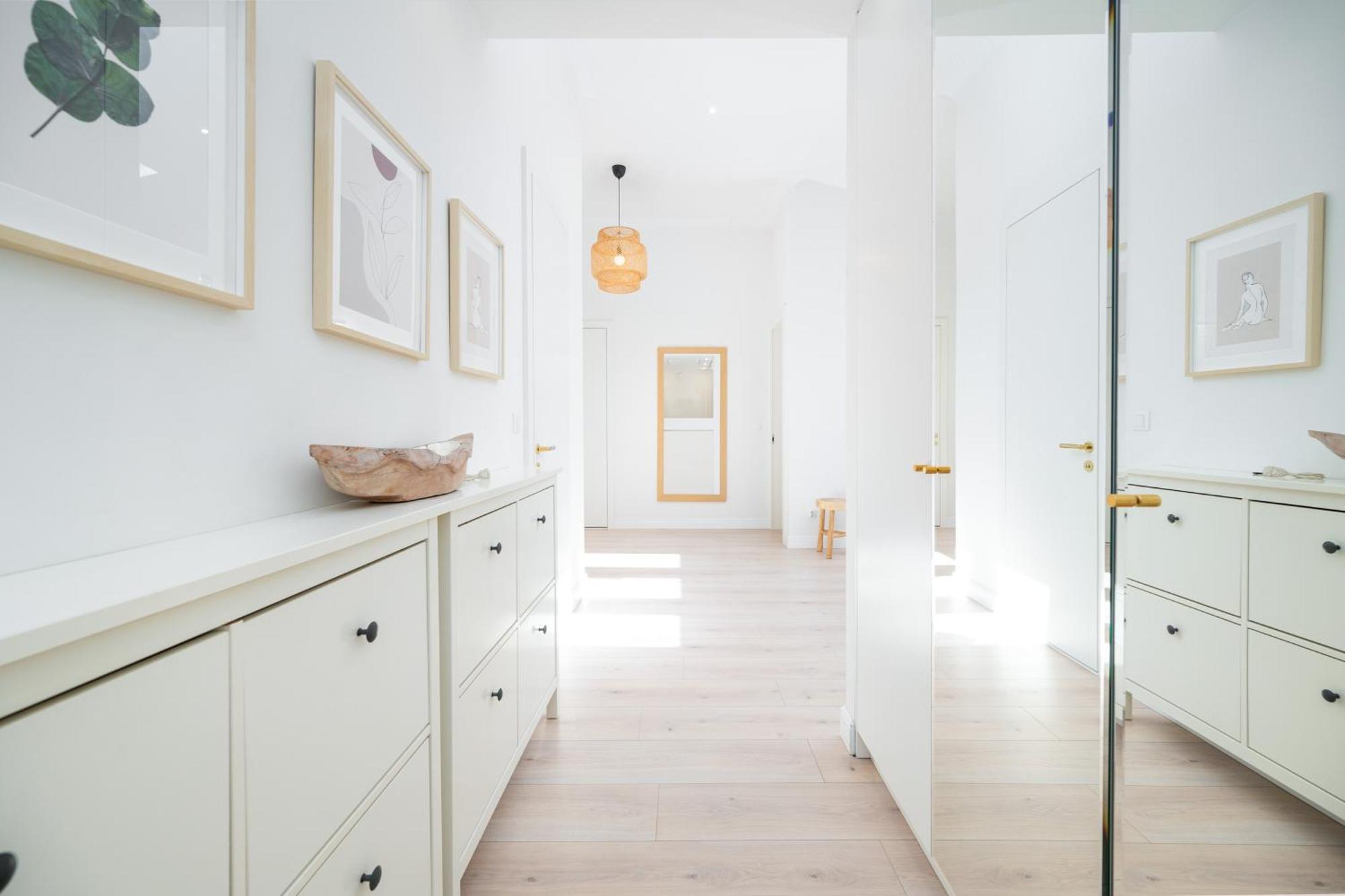 Classy White By Oneapartments Gdansk